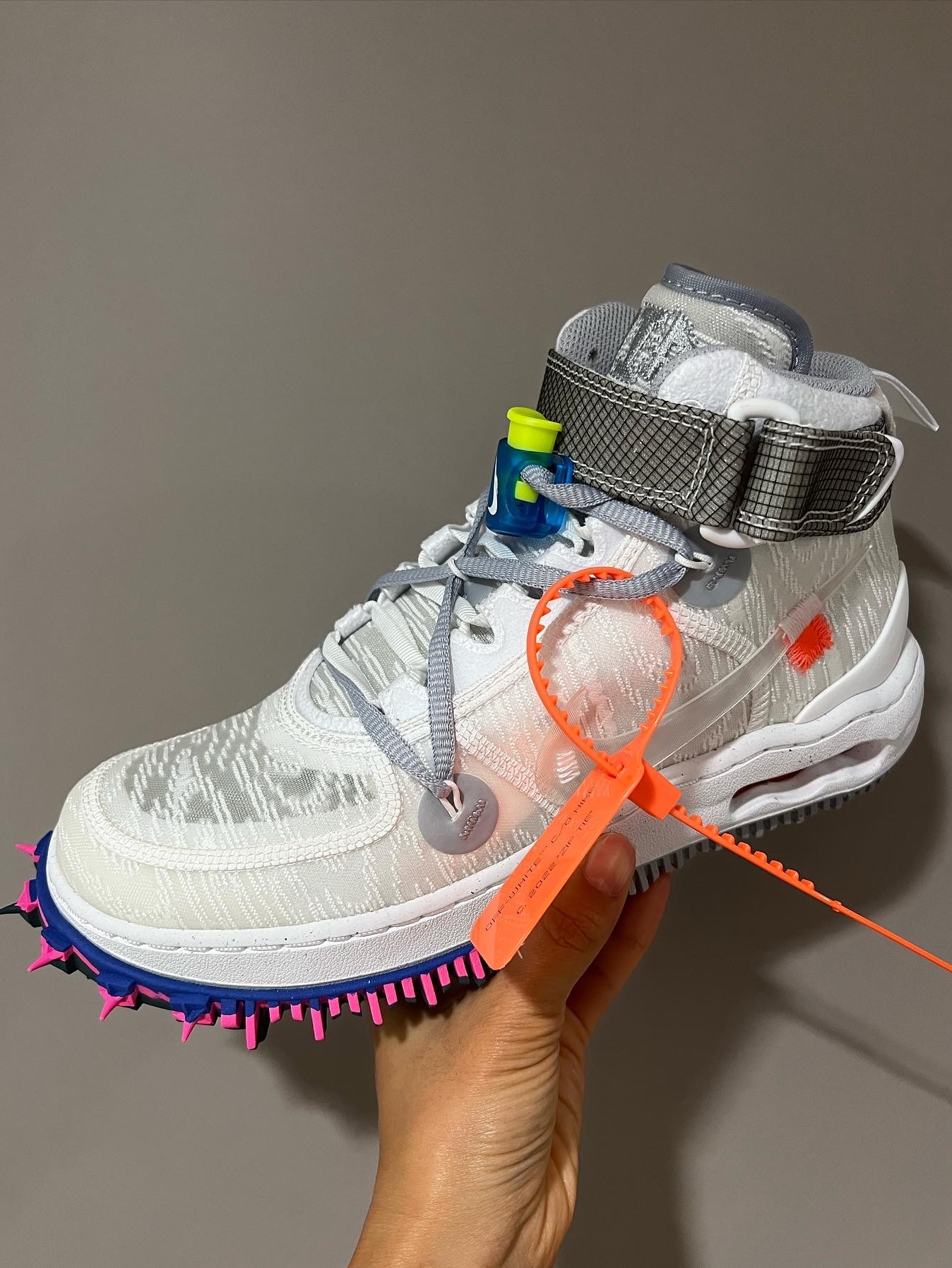 Nike x Off-White Air Force 1 Mid SP White, Nike x Off-White Air Force 1 Mid SP Black 착용 스타일 - 3