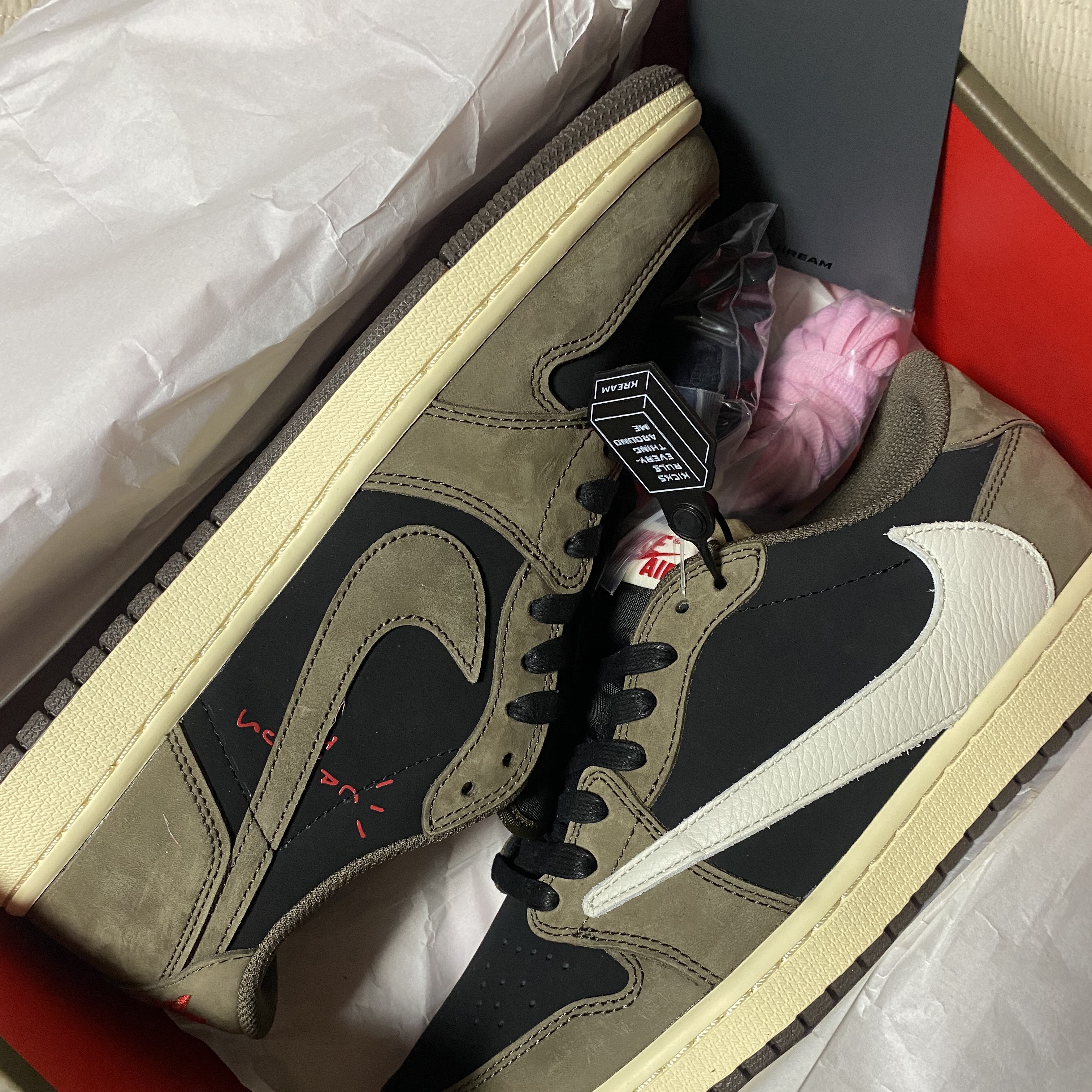Jordan 1 x Travis Scott Retro Low OG SP Mocha 착용 스타일