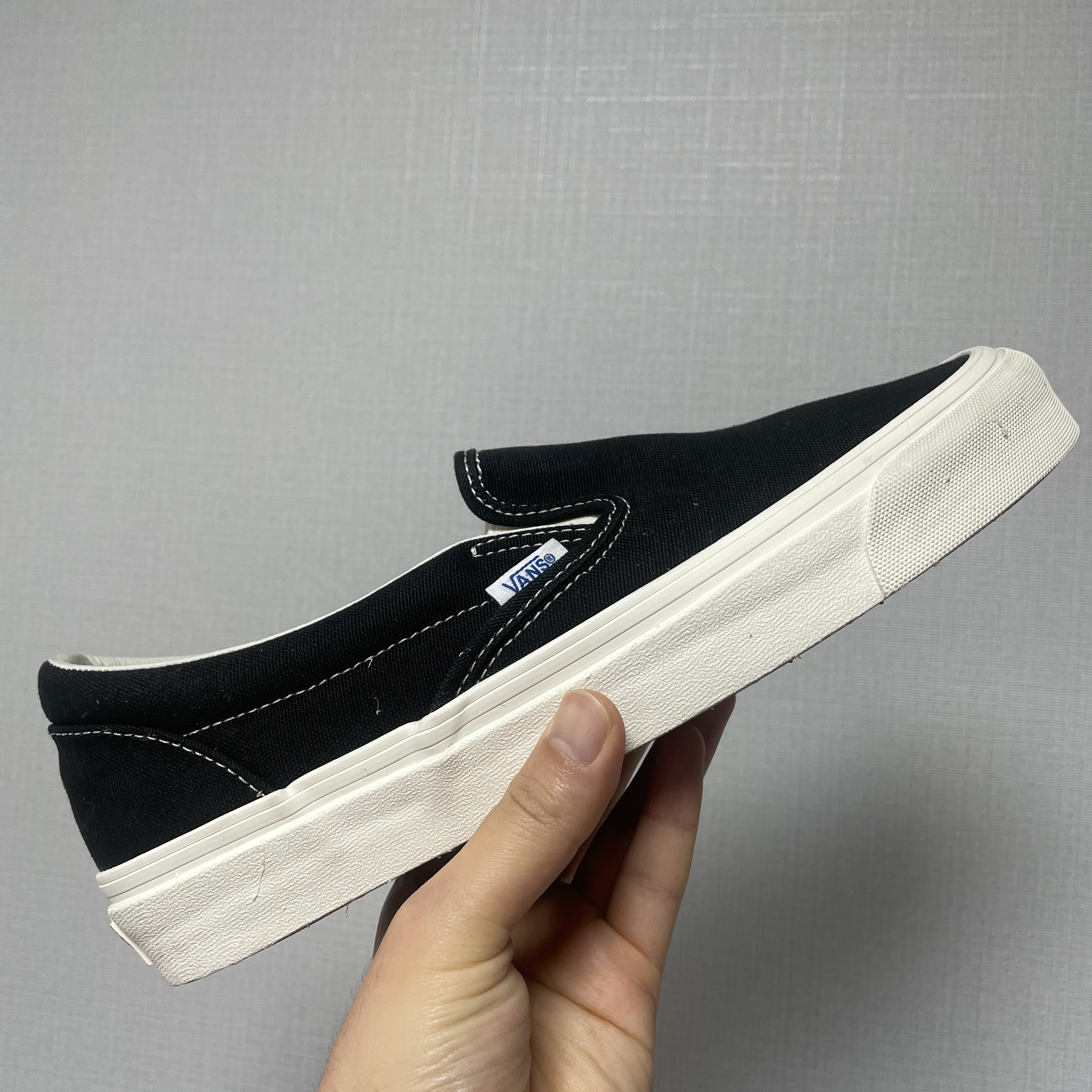Vans Vault OG Classic Slip-On Black 착용 스타일 - 2