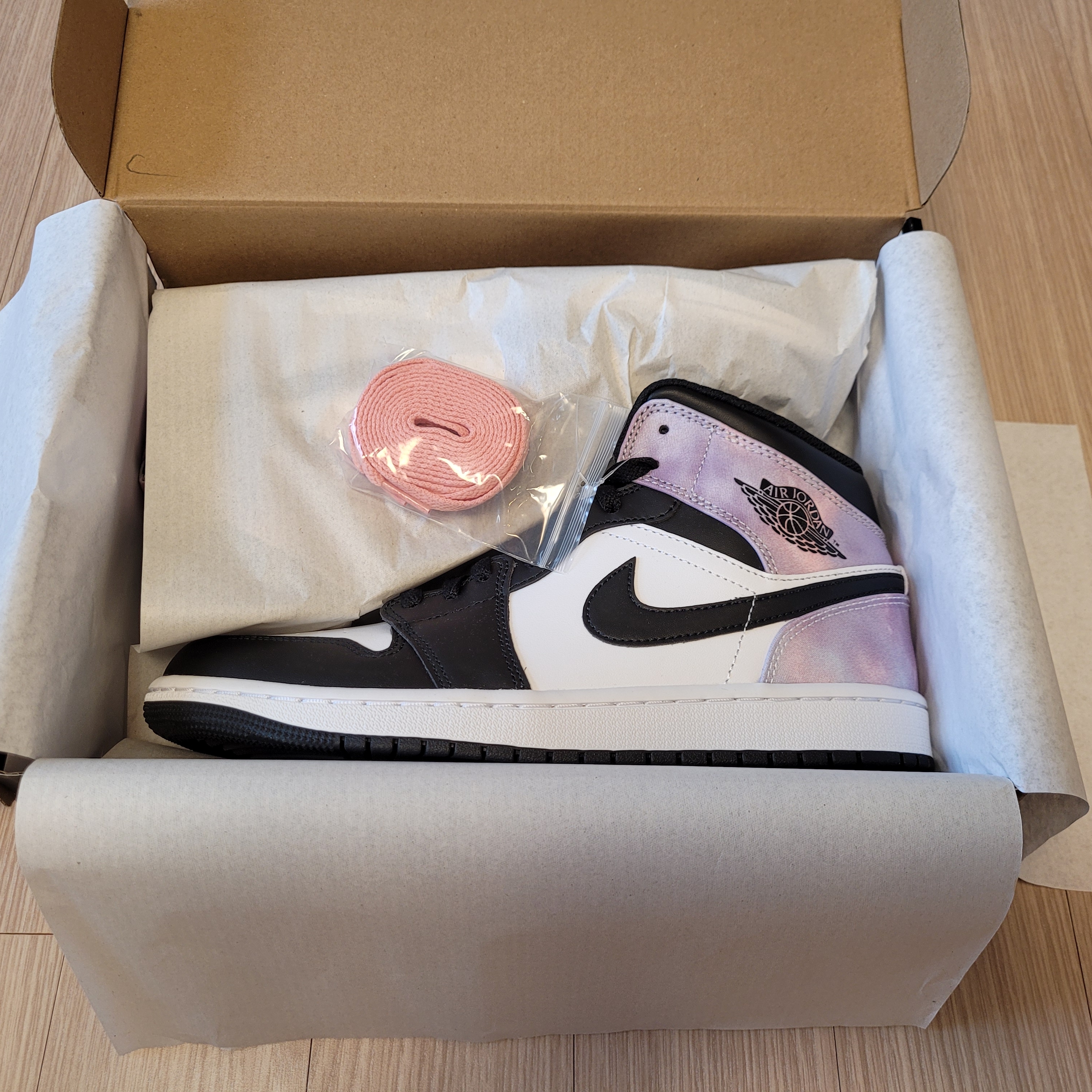 Jordan 1 Mid White Black Tie-Dye 착용 스타일 - 2