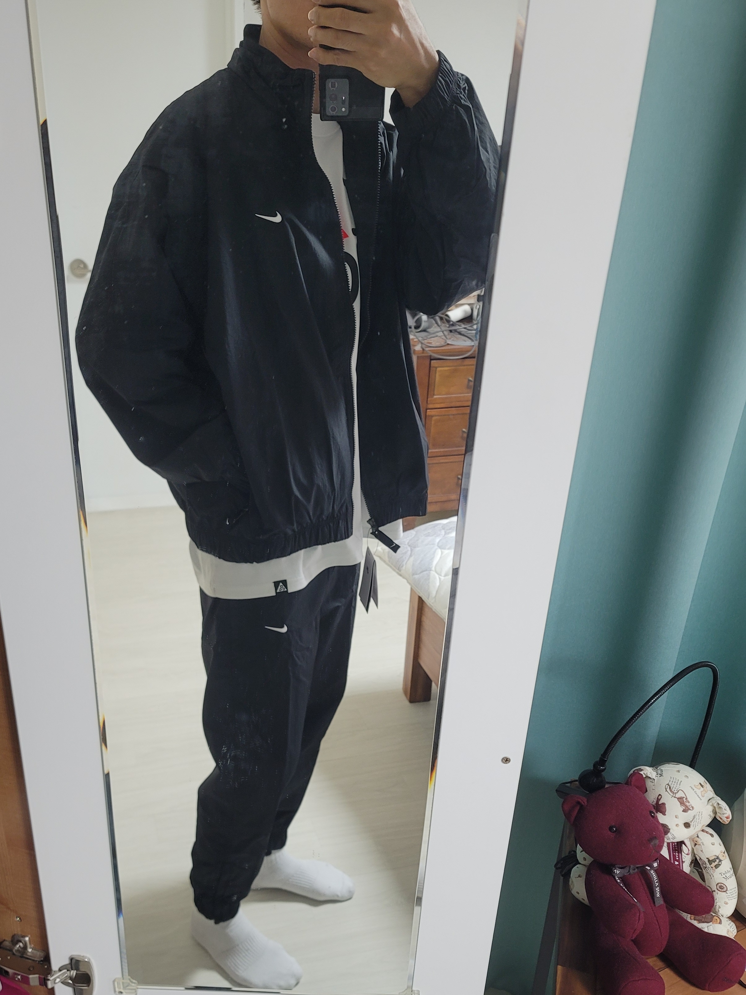 Nike NRG Solo Swoosh Woven Track Pants Black White - Asia, Nike NRG Solo Swoosh Woven Track Jacket Black - Asia 착용 스타일 - 2