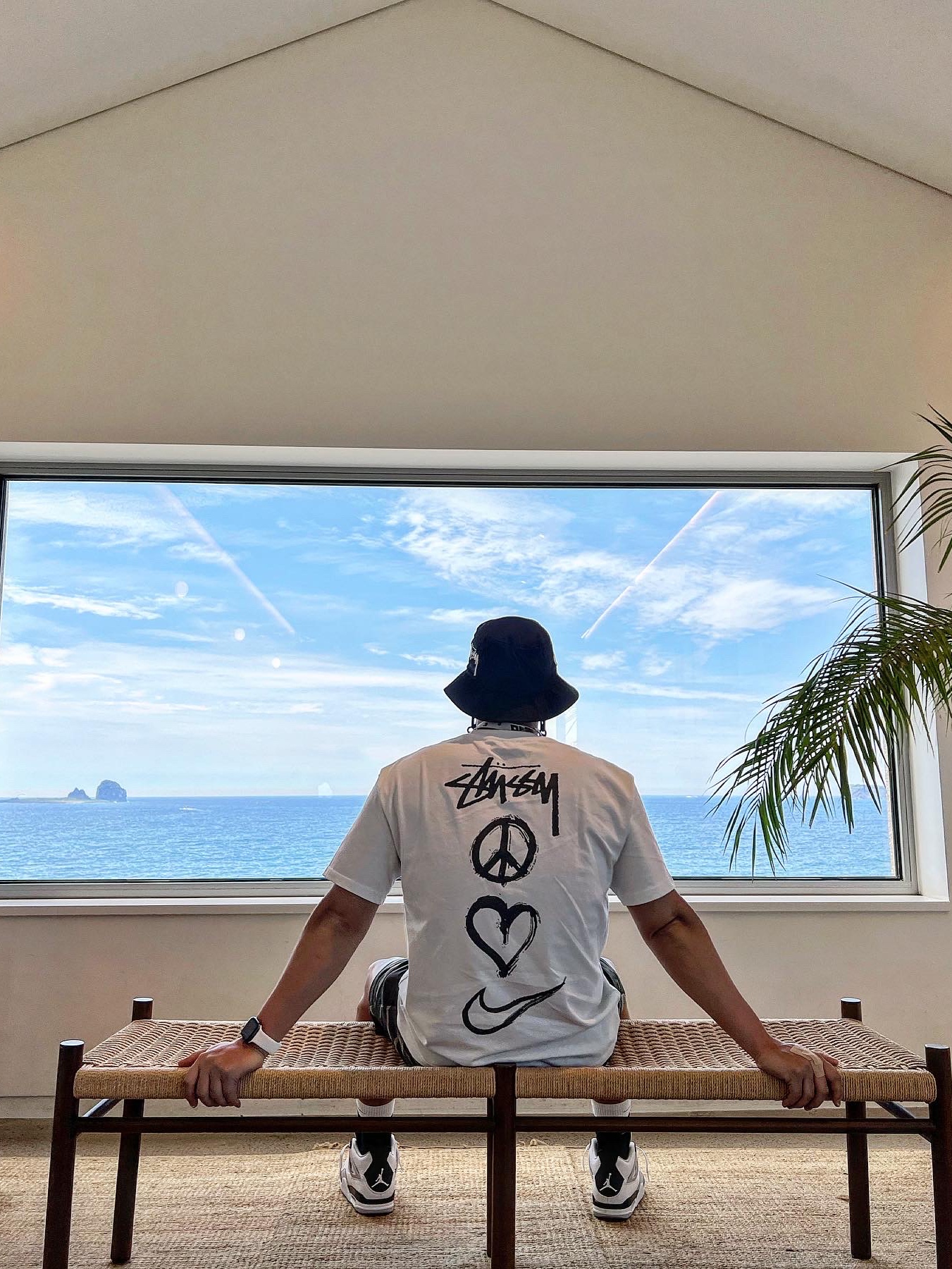 Nike x Stussy NRG RA T-Shirt Summit White (DM4942-121), Nike x Stussy Bucket Hat Black 착용 스타일 - 2