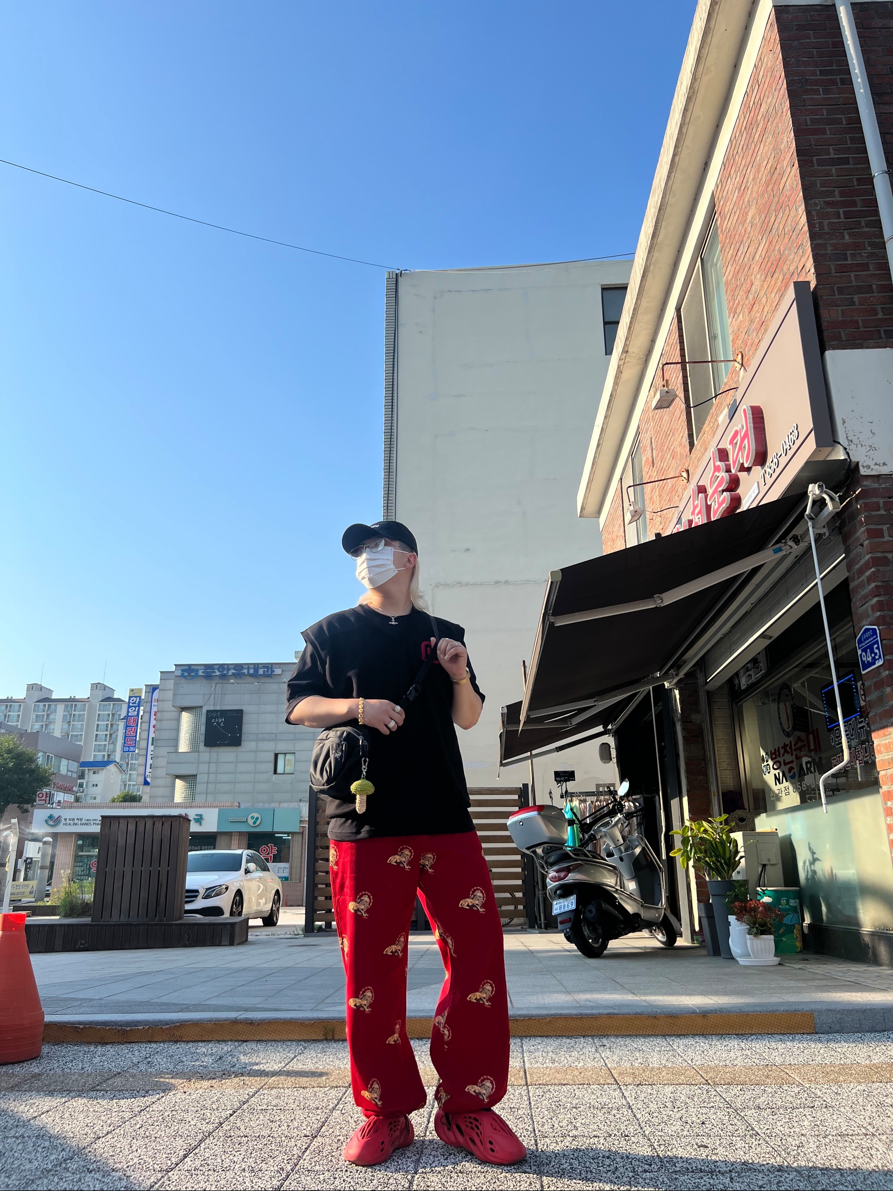 Supreme Waxed Cotton Camp Cap Black - 21FW, Adidas Yeezy Foam RNNR Vermilion 착용 스타일 - 4