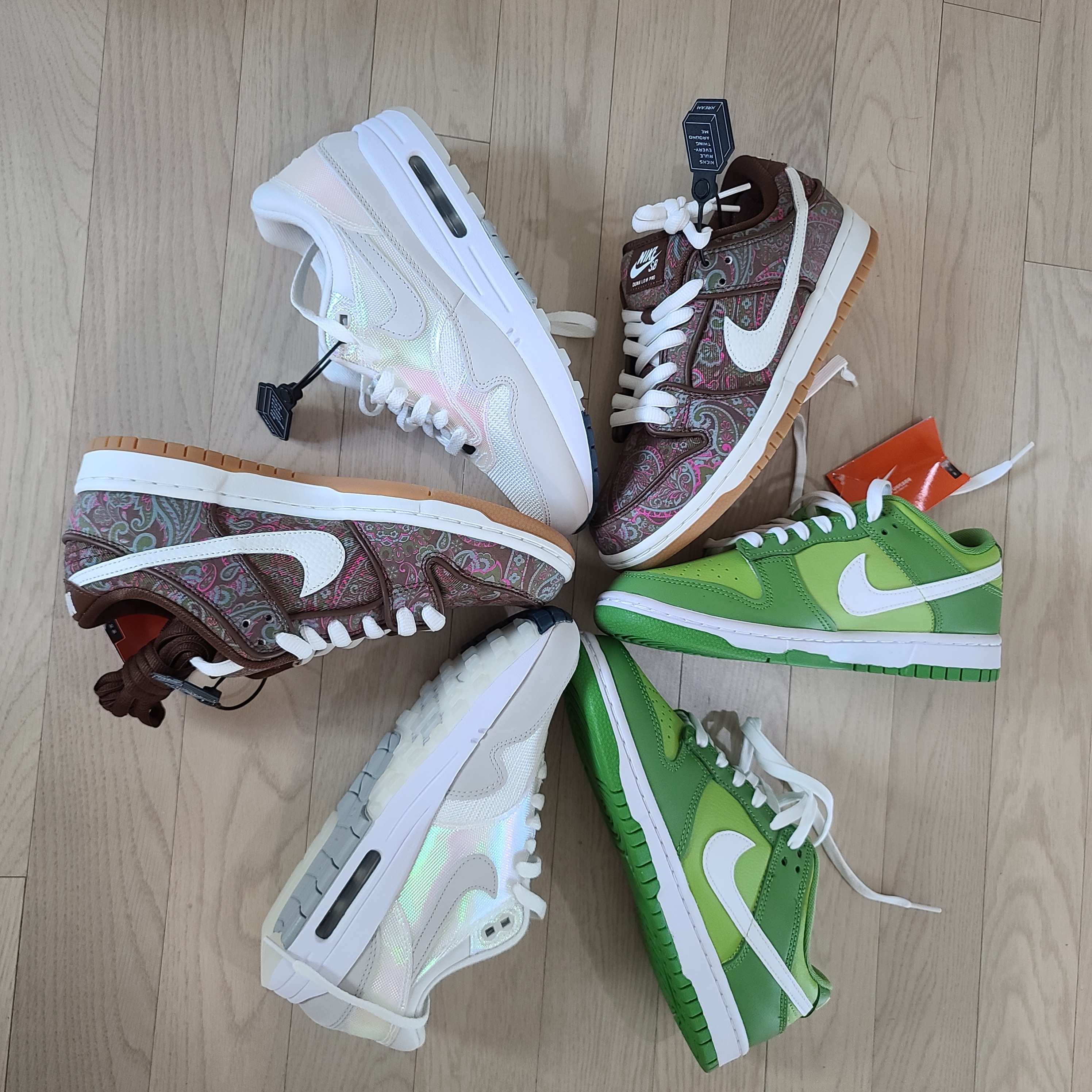 Nike SB Dunk Low Pro Premium Paisley, (W) Nike Air Max 1 Air Max Day La Ville Lumiere 착용 스타일