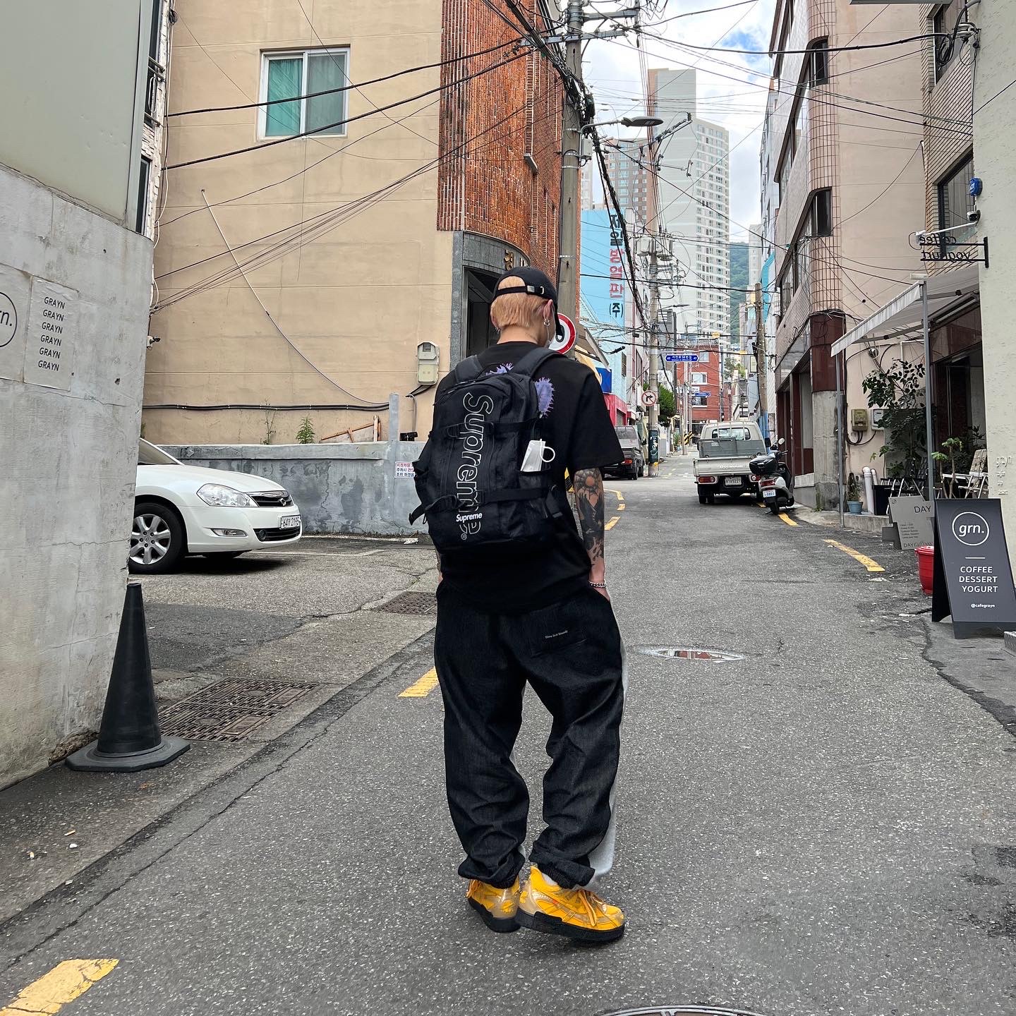 Nike x Off-White Air Rubber Dunk University Gold, Supreme Backpack Black - 18FW 착용 스타일 - 3