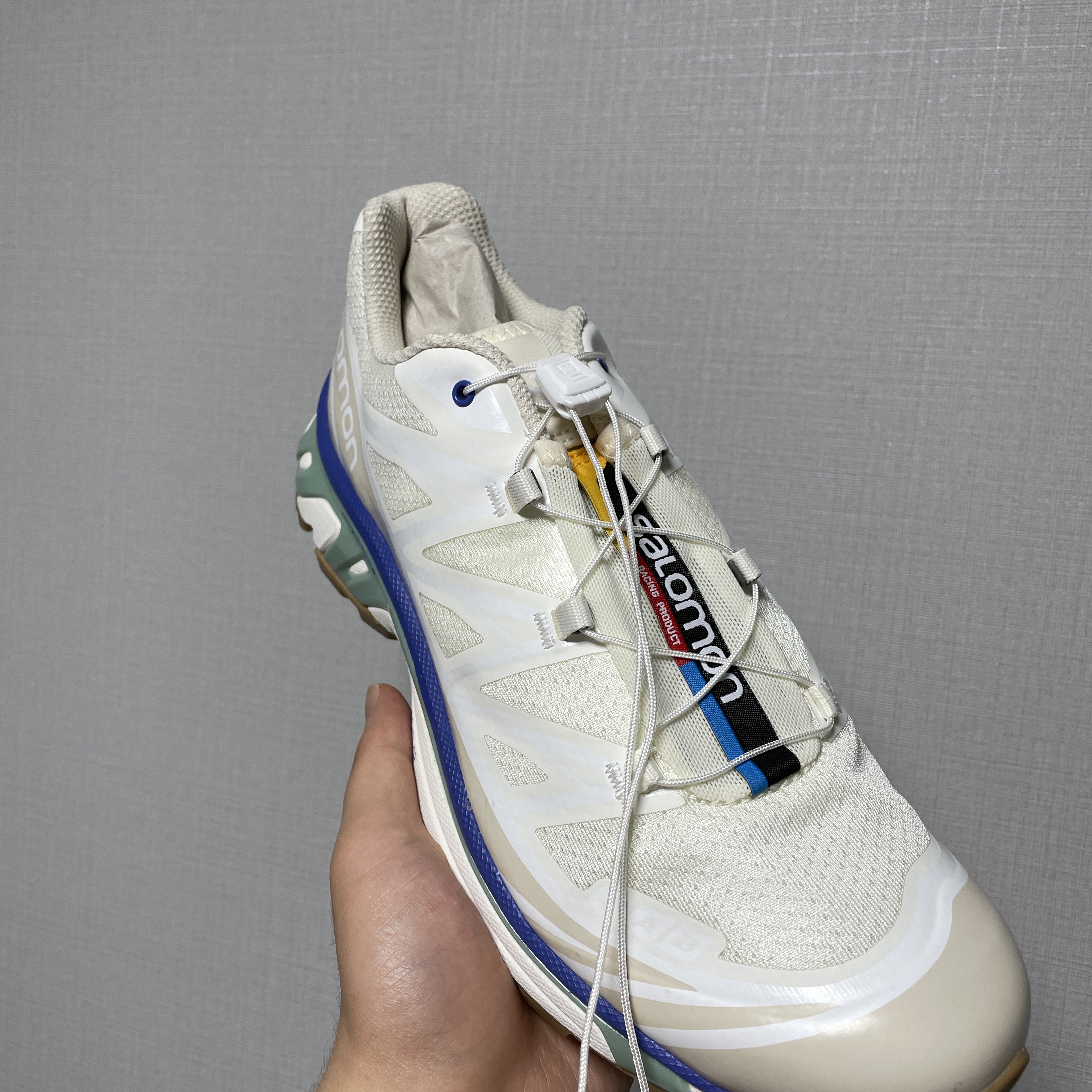 Salomon XT-6 Vanilla Ice Granite Green Gum 착용 스타일 - 1