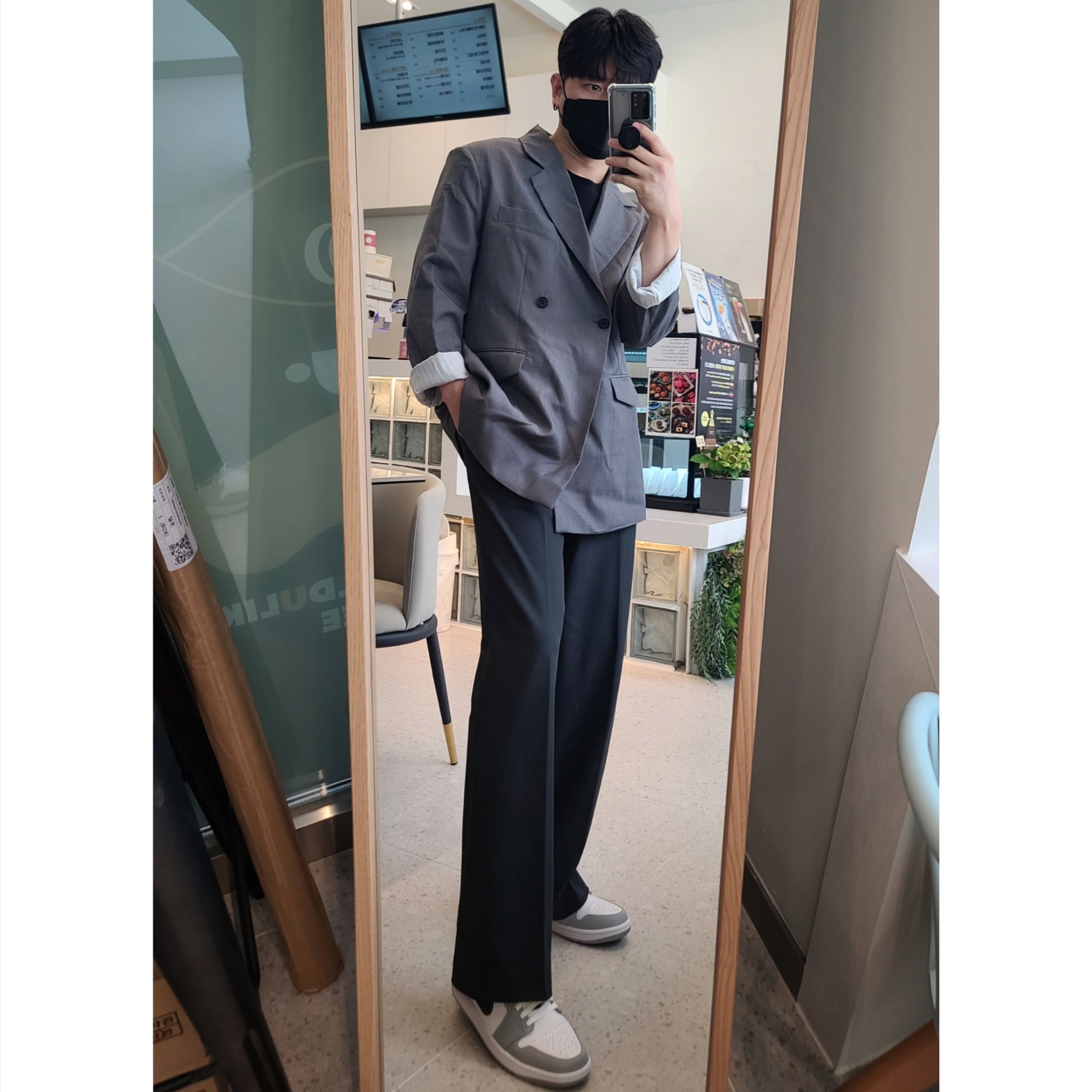 Jordan 1 Mid Light Smoke Grey Anthracite 착용 스타일 - 2