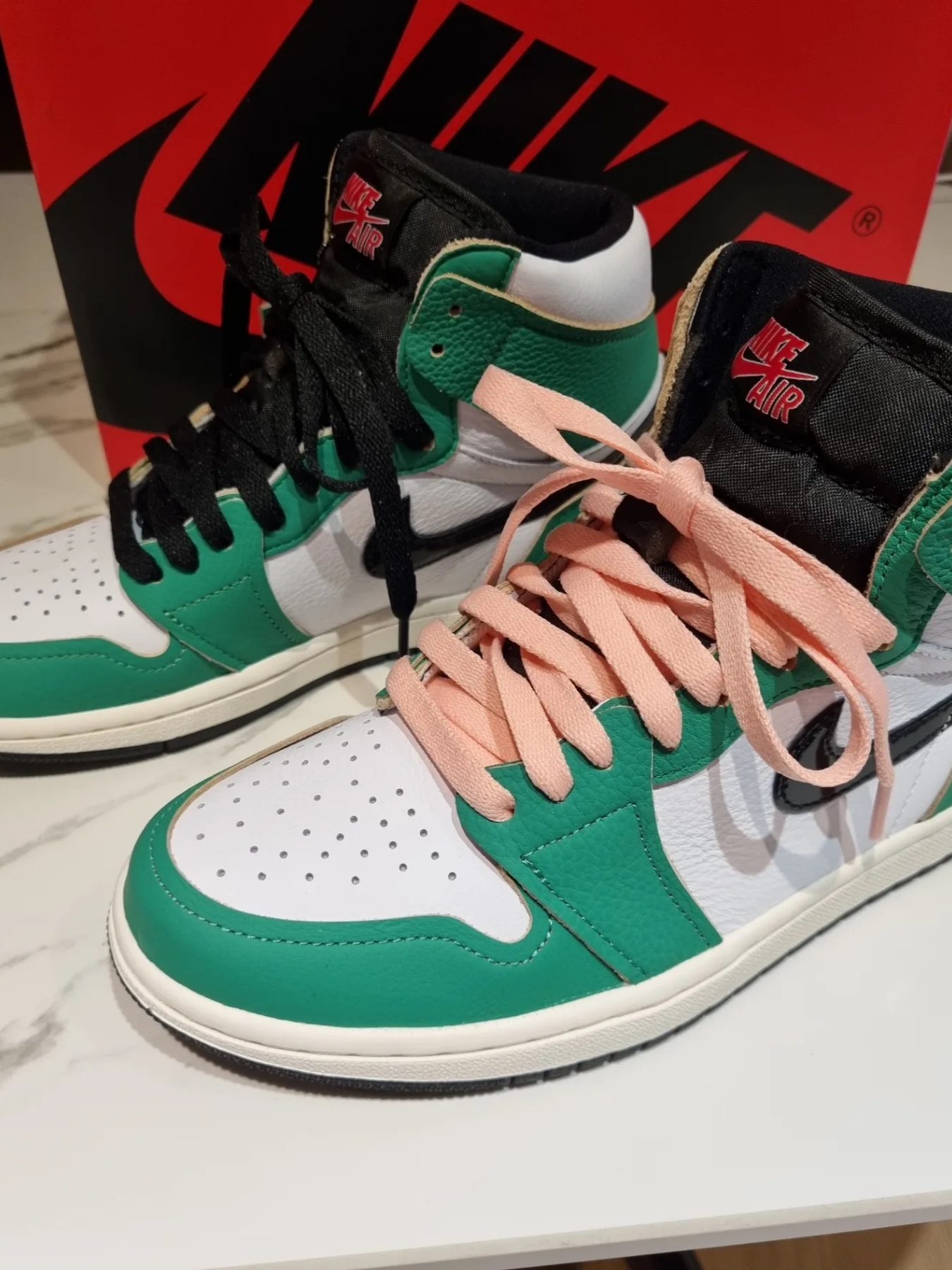 (W) Jordan 1 Retro High OG Lucky Green 착용 스타일 - 1
