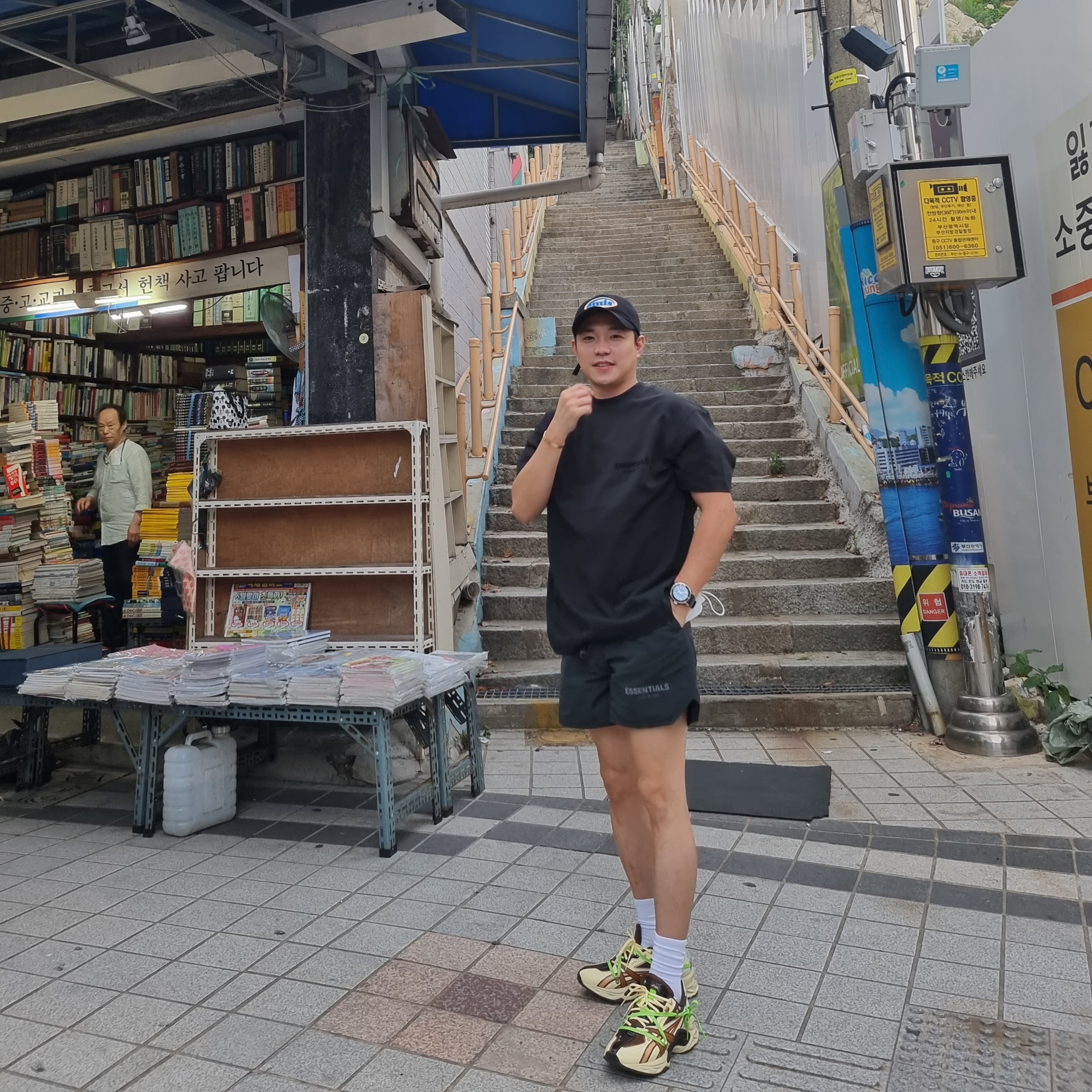 Essentials The Core Collection T-Shirt Stretch Limo, Essentials Volley Shorts Black - 21SS 착용 스타일 - 1