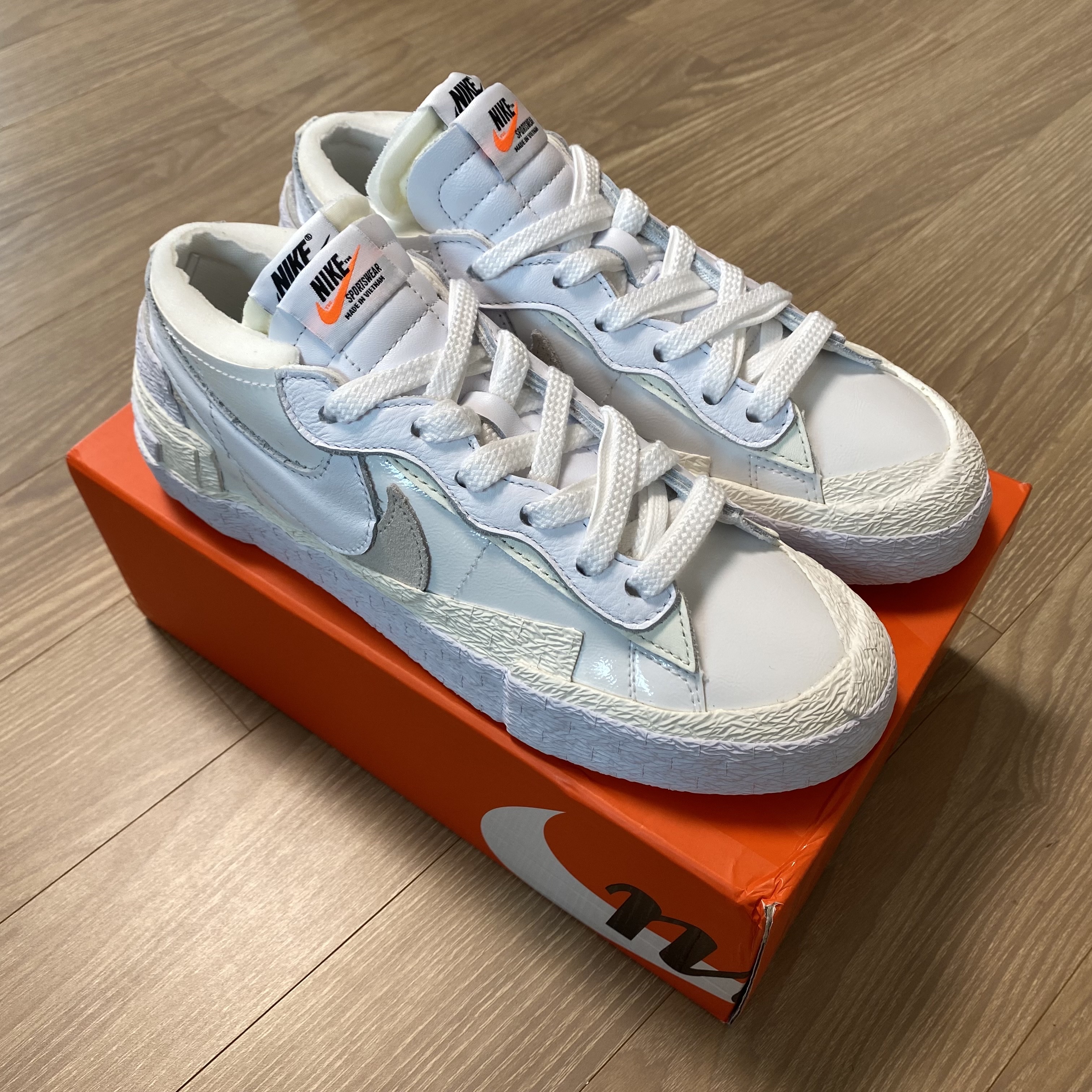 Nike x Sacai Blazer Low White Patent Leather 착용 스타일