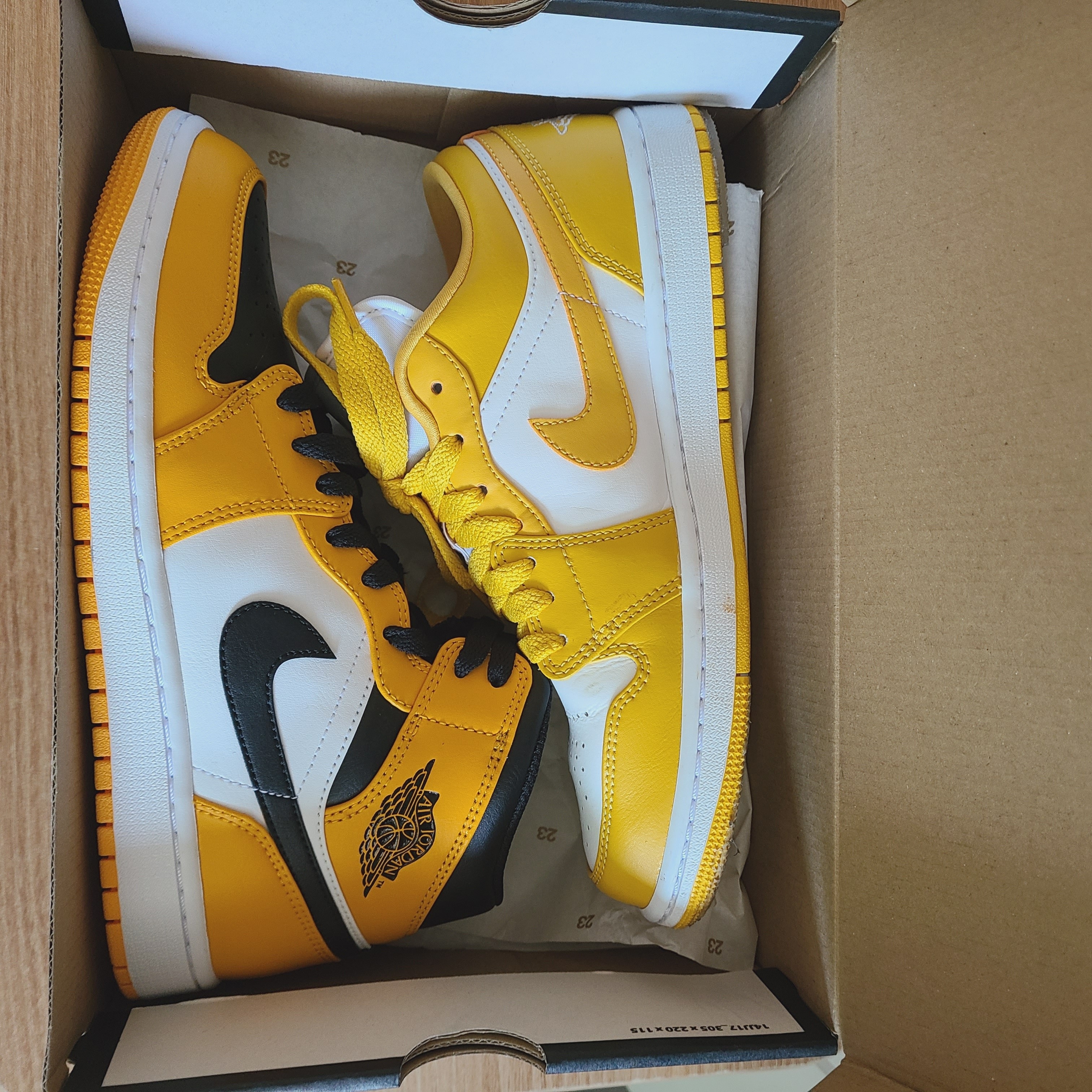Jordan 1 Mid Taxi, Jordan 1 Retro High OG Pollen 착용 스타일 - 4