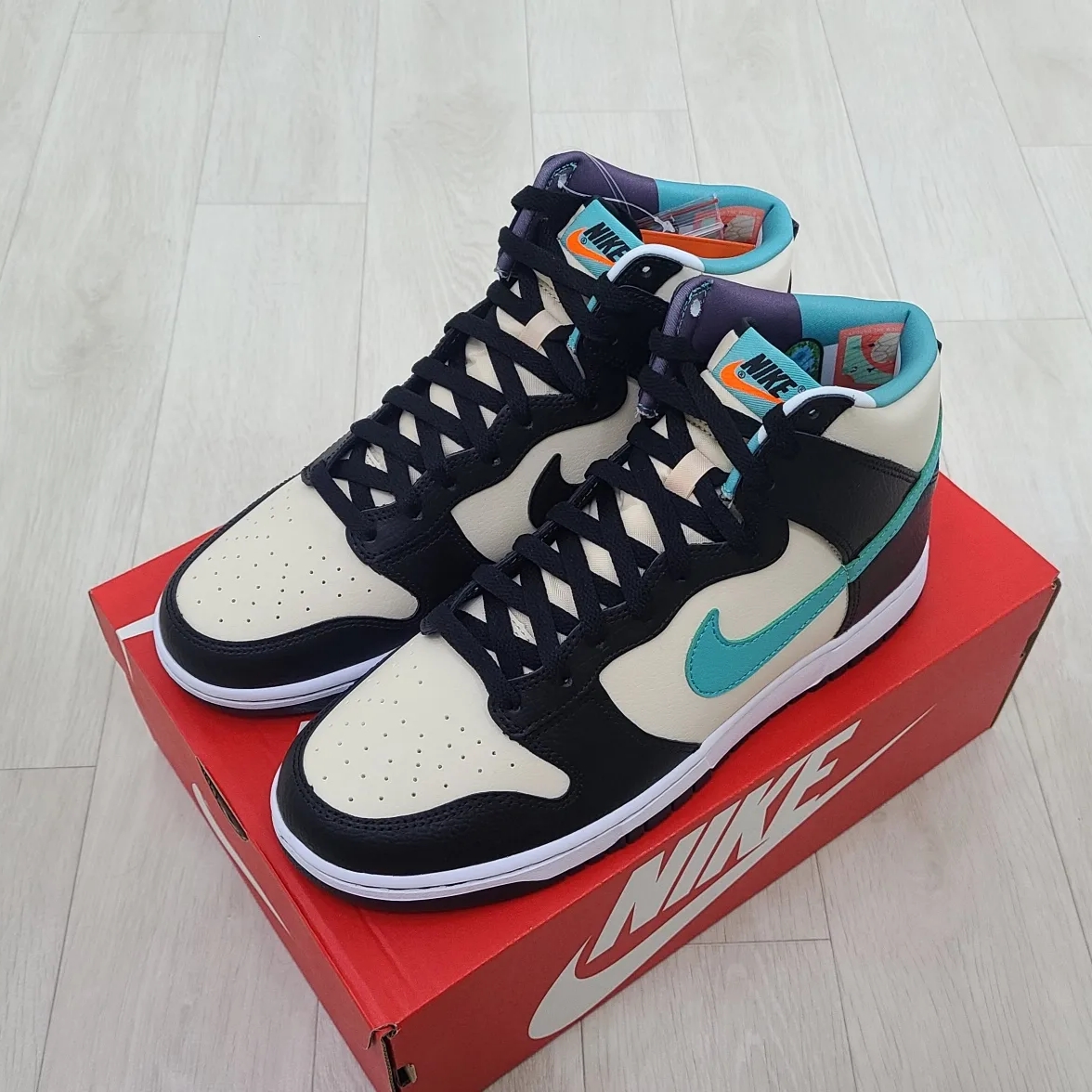 Nike Dunk High Retro EMB Pearl White Washed Teal and Black 착용 스타일 - 2