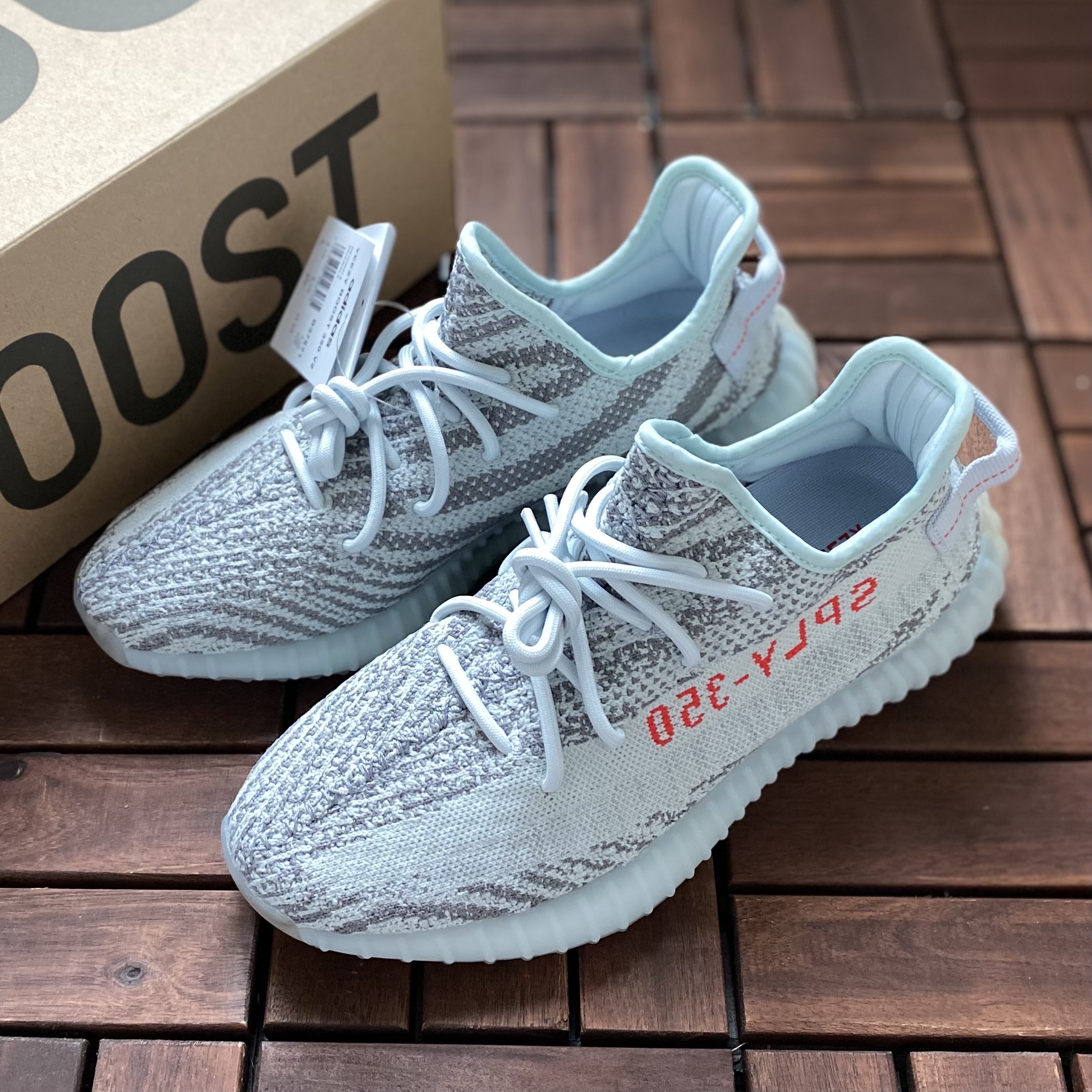 Adidas Yeezy Boost 350 V2 Blue Tint 2017 착용 스타일