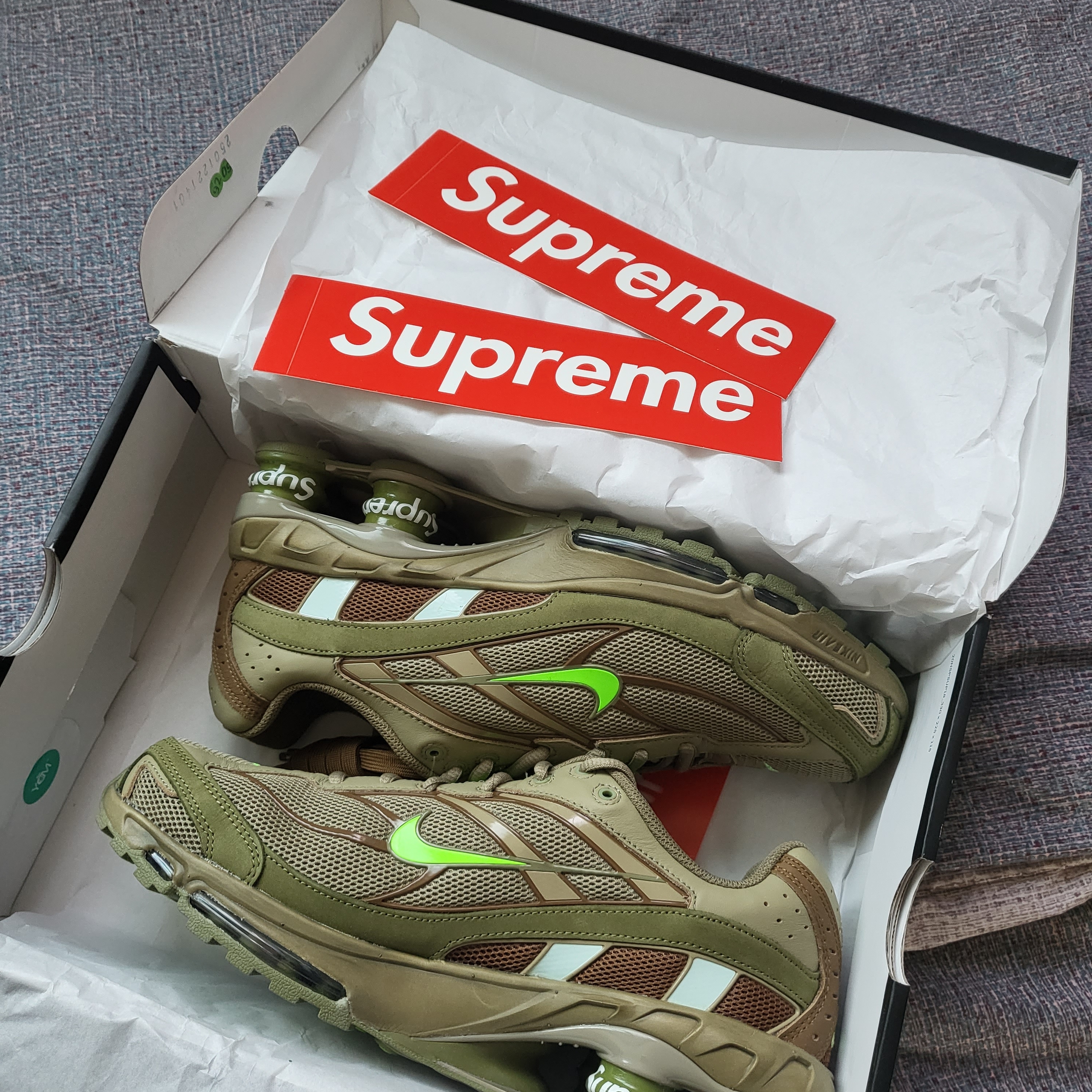 Nike x Supreme Shox Ride 2 SP Neutral Olive 착용 스타일
