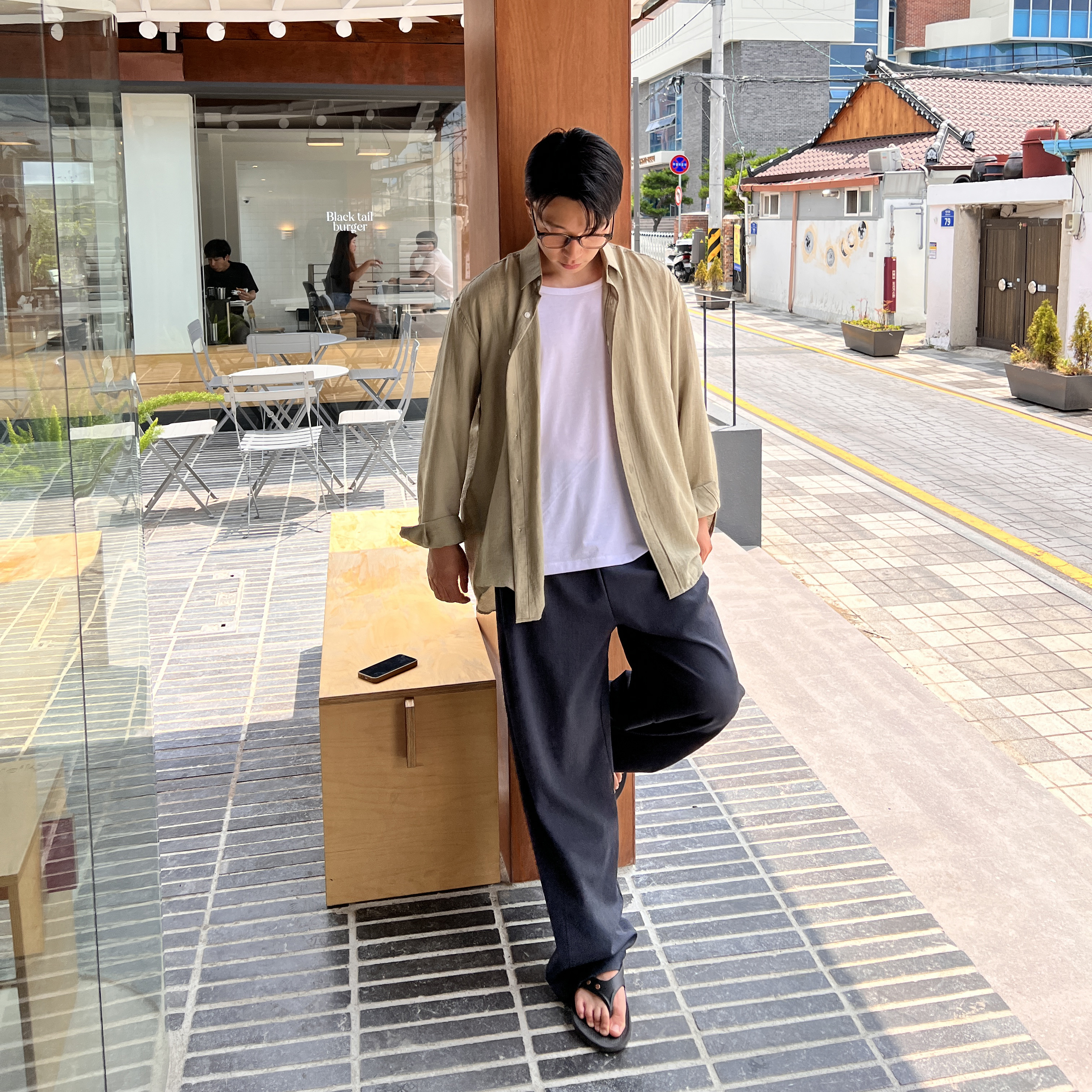 Oofos x Andersson Bell OOriginal Sandal 착용 스타일 - 1