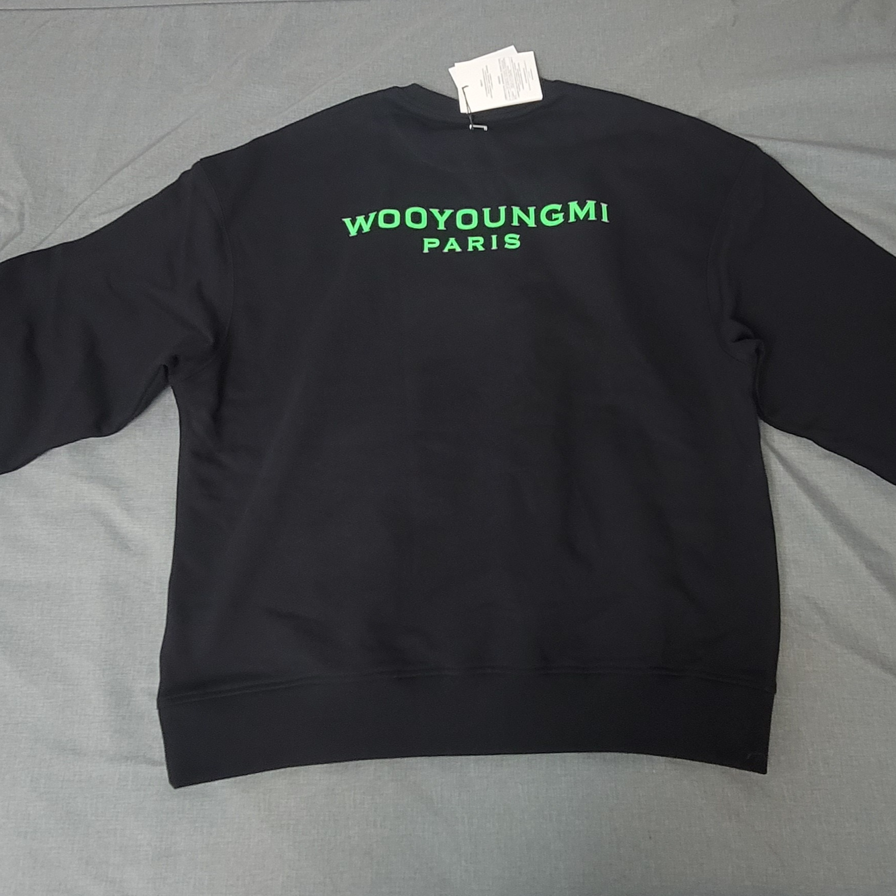 Wooyoungmi Glow Graphic Back Logo Sweatshirt Black - 22SS 착용 스타일 - 2