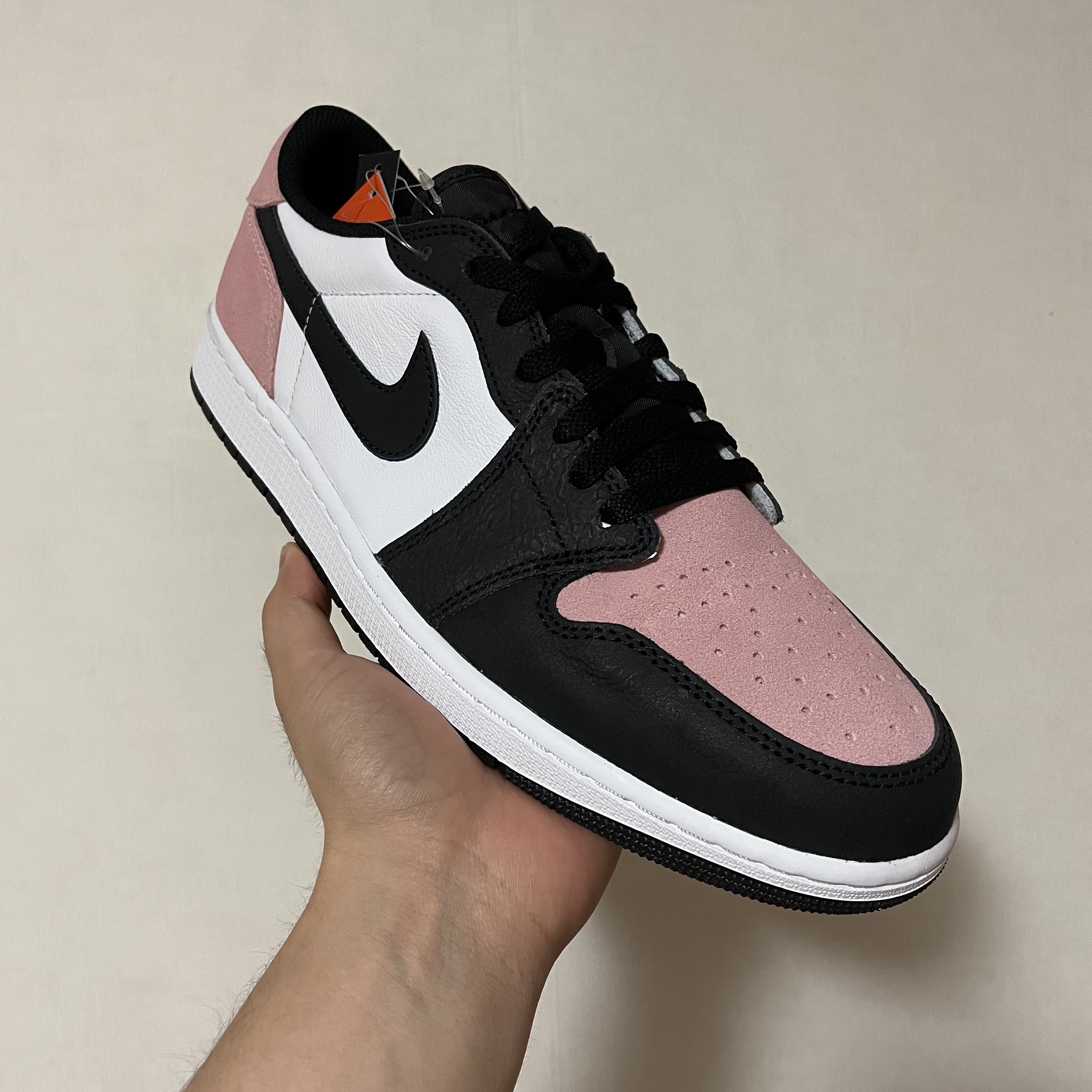Jordan 1 Retro Low OG Bleached Coral 착용 스타일