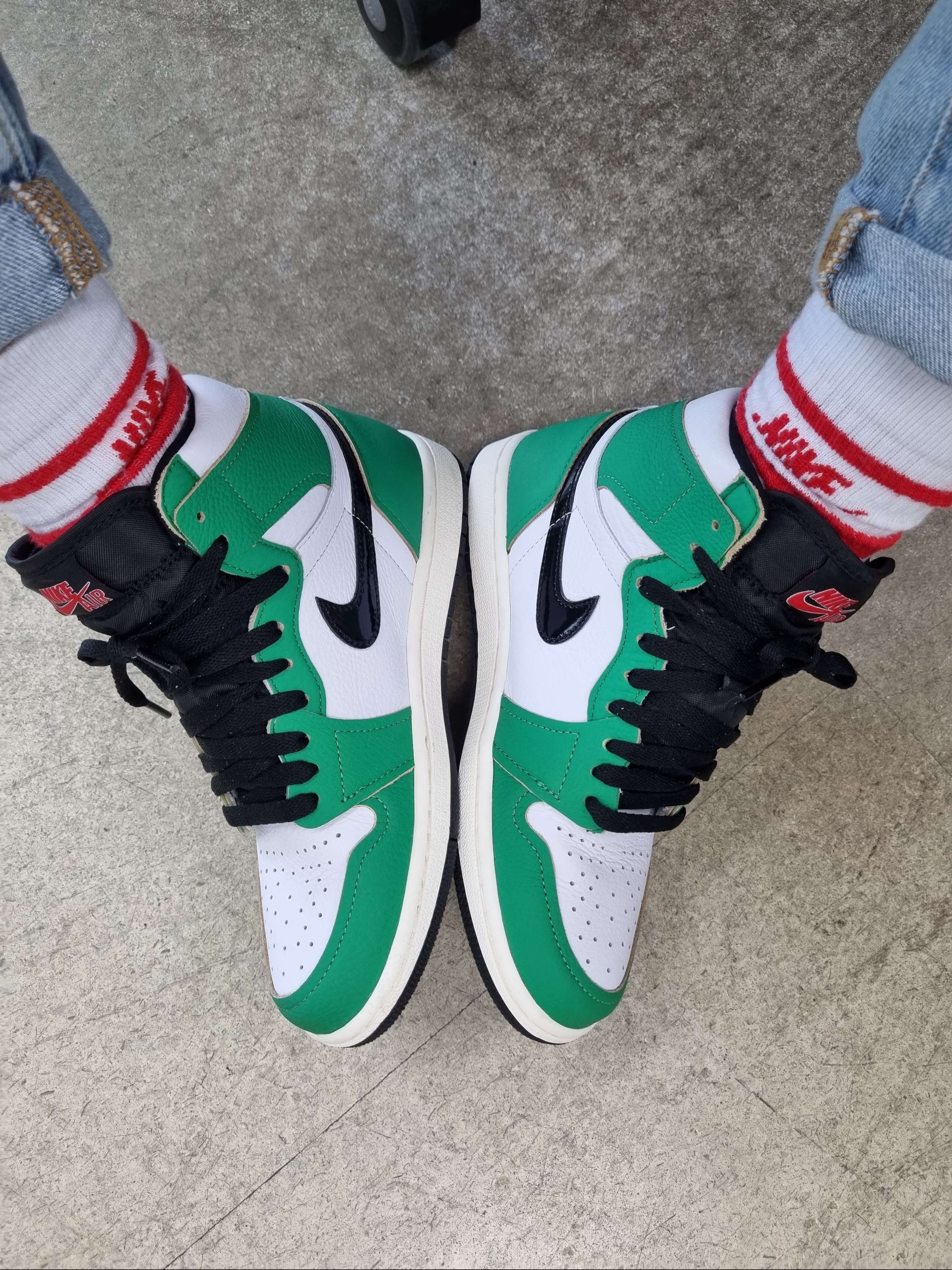 (W) Jordan 1 Retro High OG Lucky Green 착용 스타일 - 2