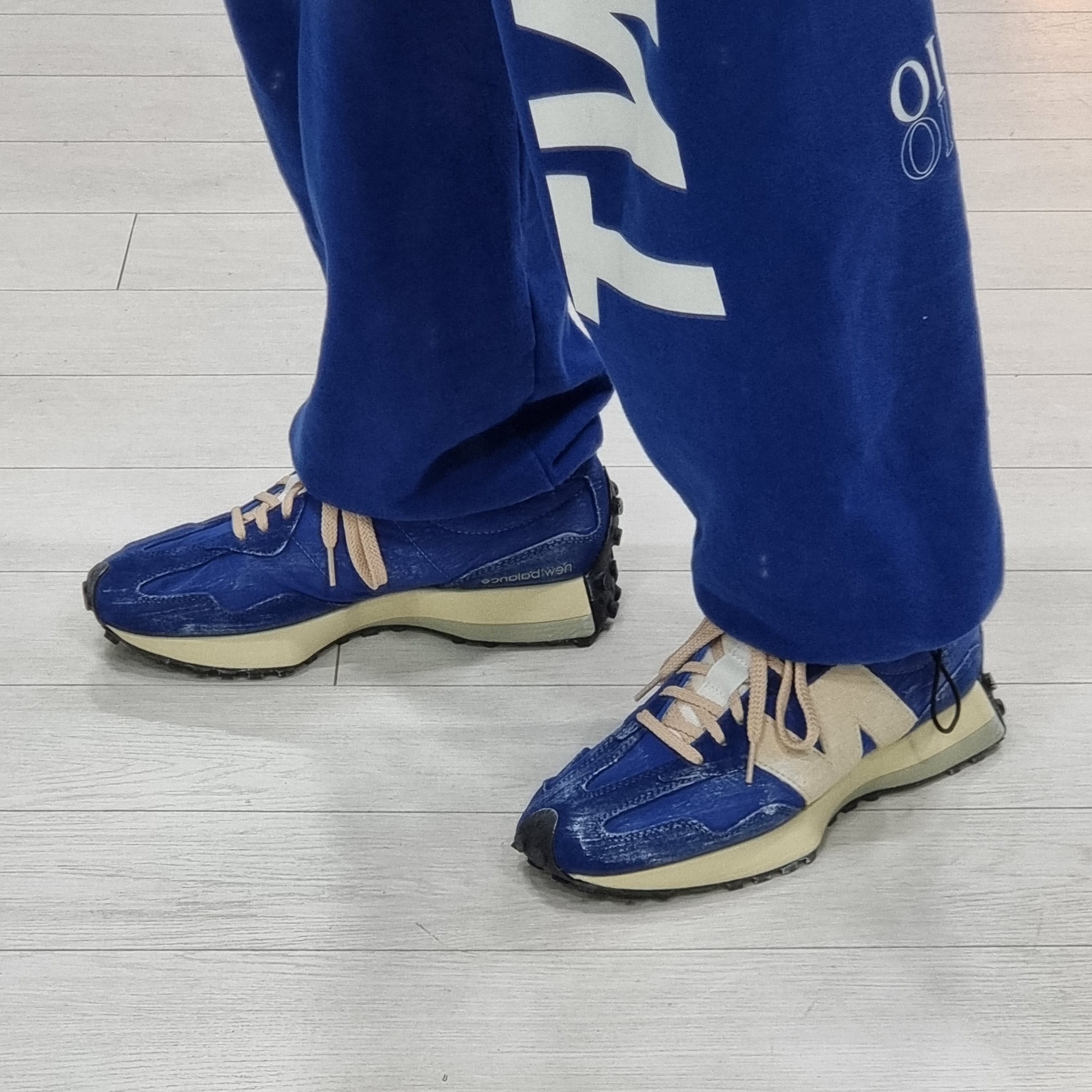 New Balance 327 Vintage Luxe Blue 착용 스타일 - 1
