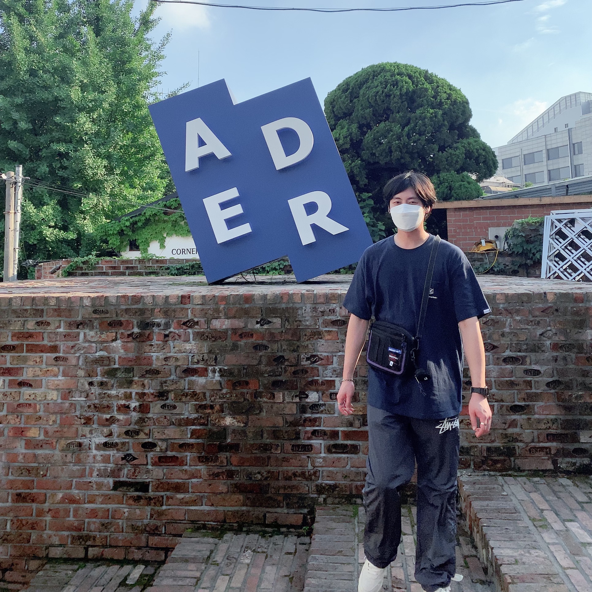 Ader Error x Eastpak CrossBody Bag Black, Nike x Stussy Beach Pants Off Noir 착용 스타일 - 2