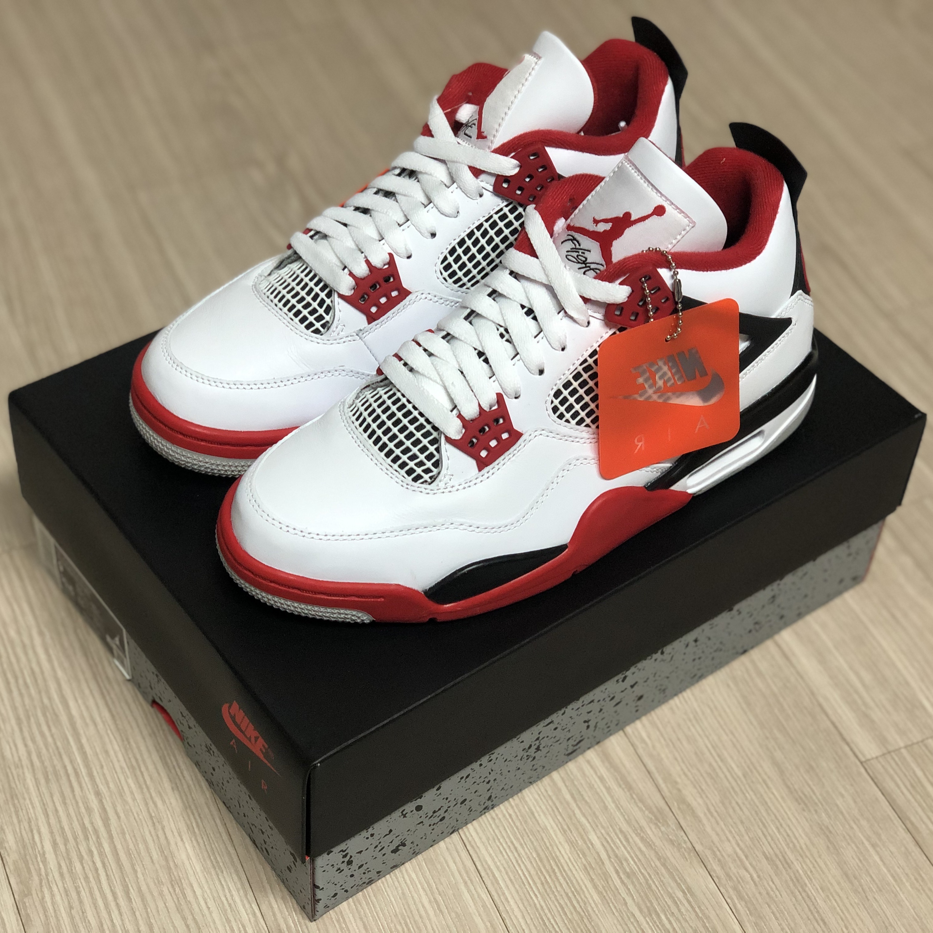 Jordan 4 Retro OG Fire Red 2020 착용 스타일