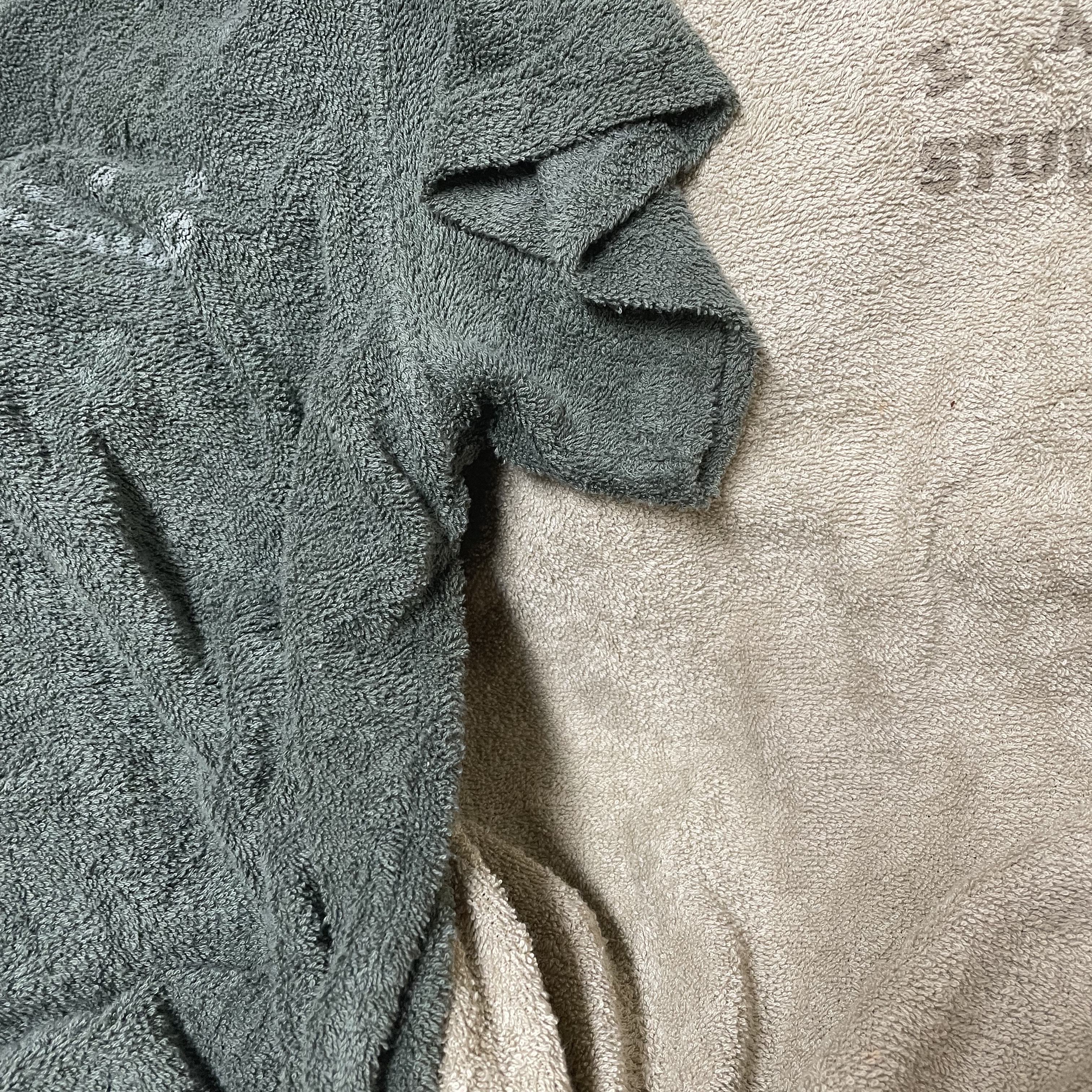 IAB Studio Towel T-Shirt Deep Green, IAB Studio Towel T-Shirt Light Green 착용 스타일
