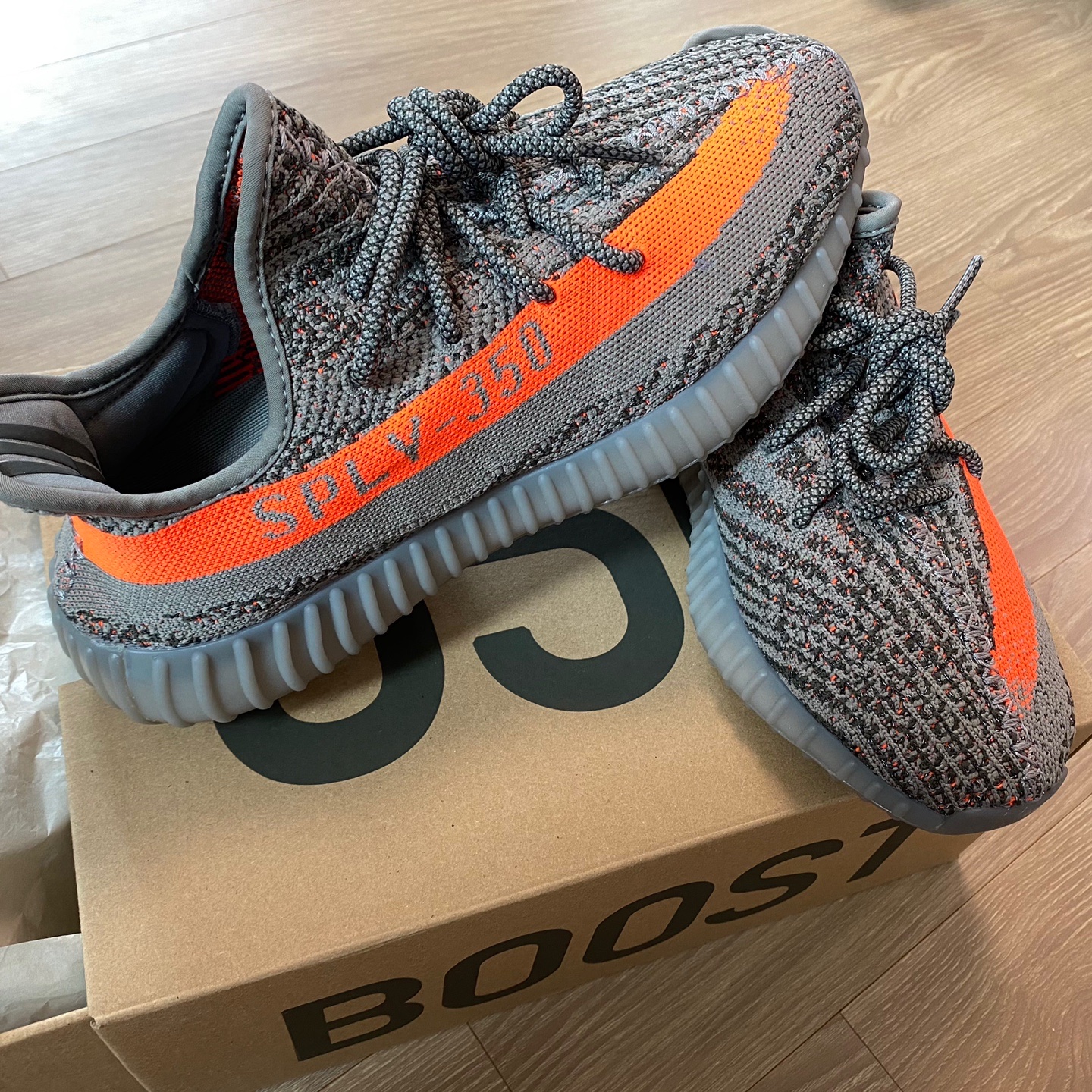Adidas Yeezy Boost 350 V2 Beluga - Reflective 착용 스타일