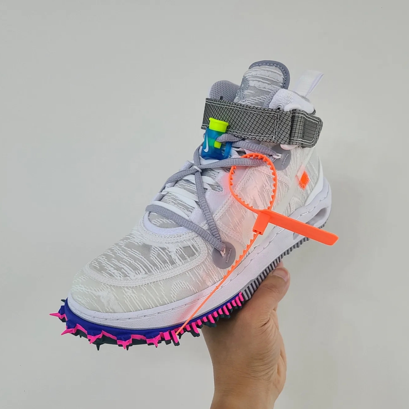 Nike x Off-White Air Force 1 Mid SP White 착용 스타일 - 1