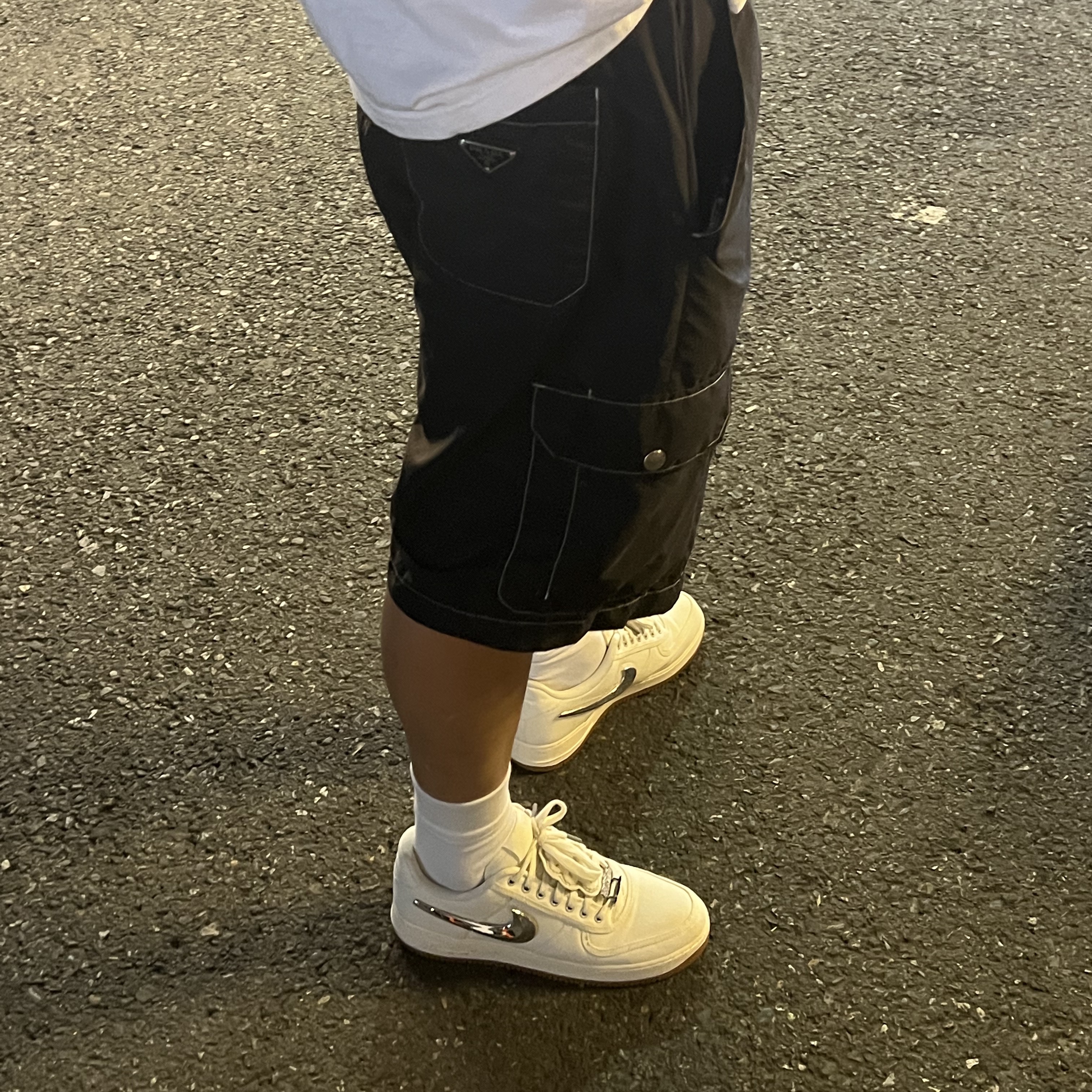 Nike x Travis Scott Air Force 1 Low Sail 착용 스타일