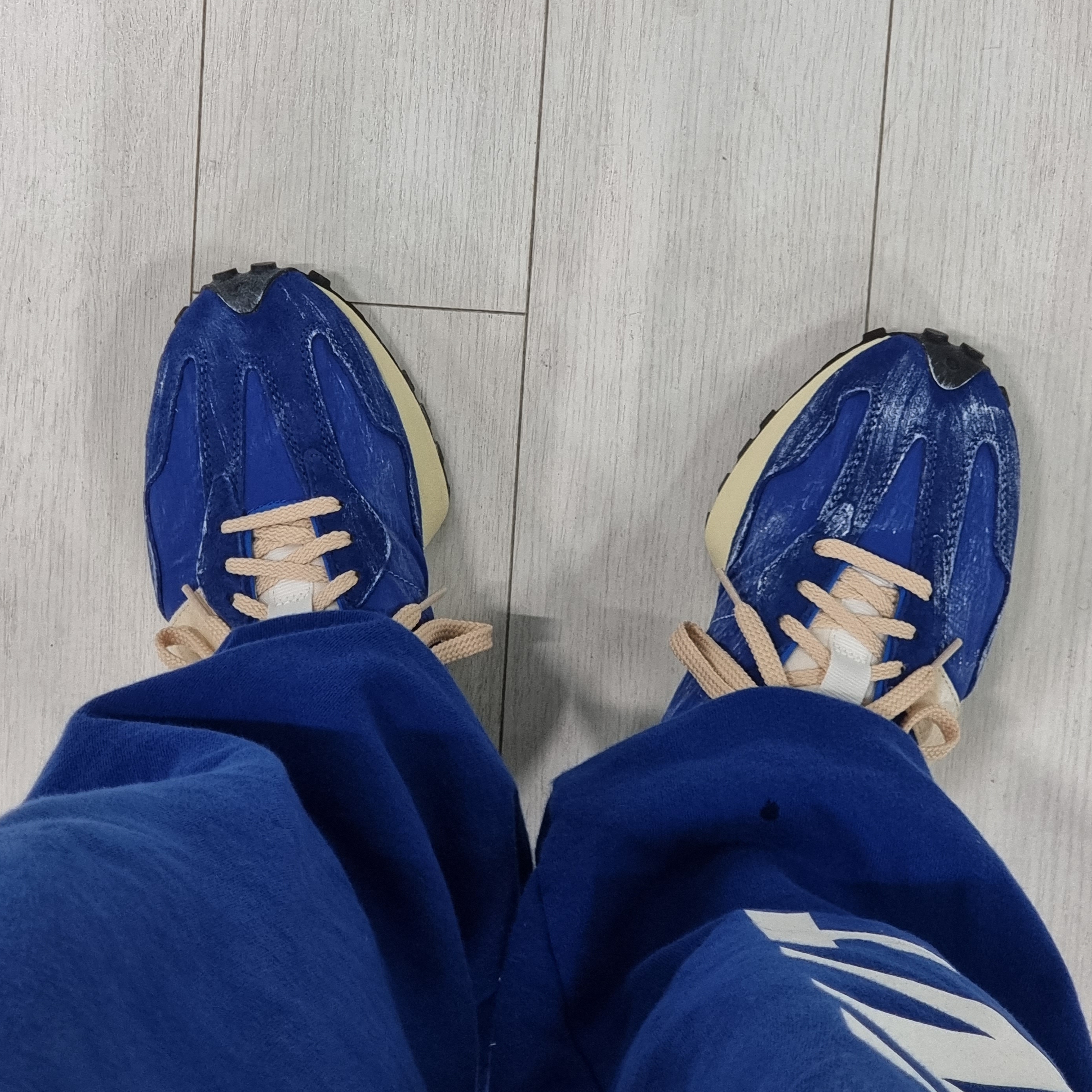 New Balance 327 Vintage Luxe Blue 착용 스타일 - 3