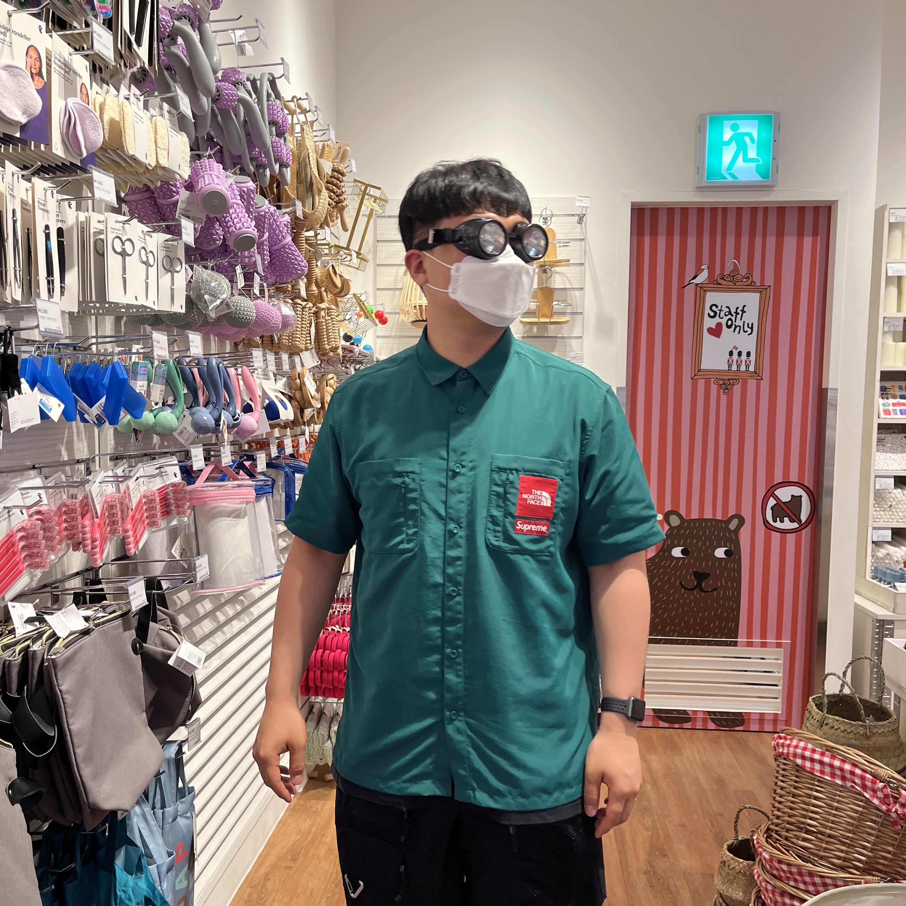 Supreme x The North Face Trekking S/S Shirt Dark Green - 22SS, Nike ACG Cargo Shorts Black - Asia 착용 스타일