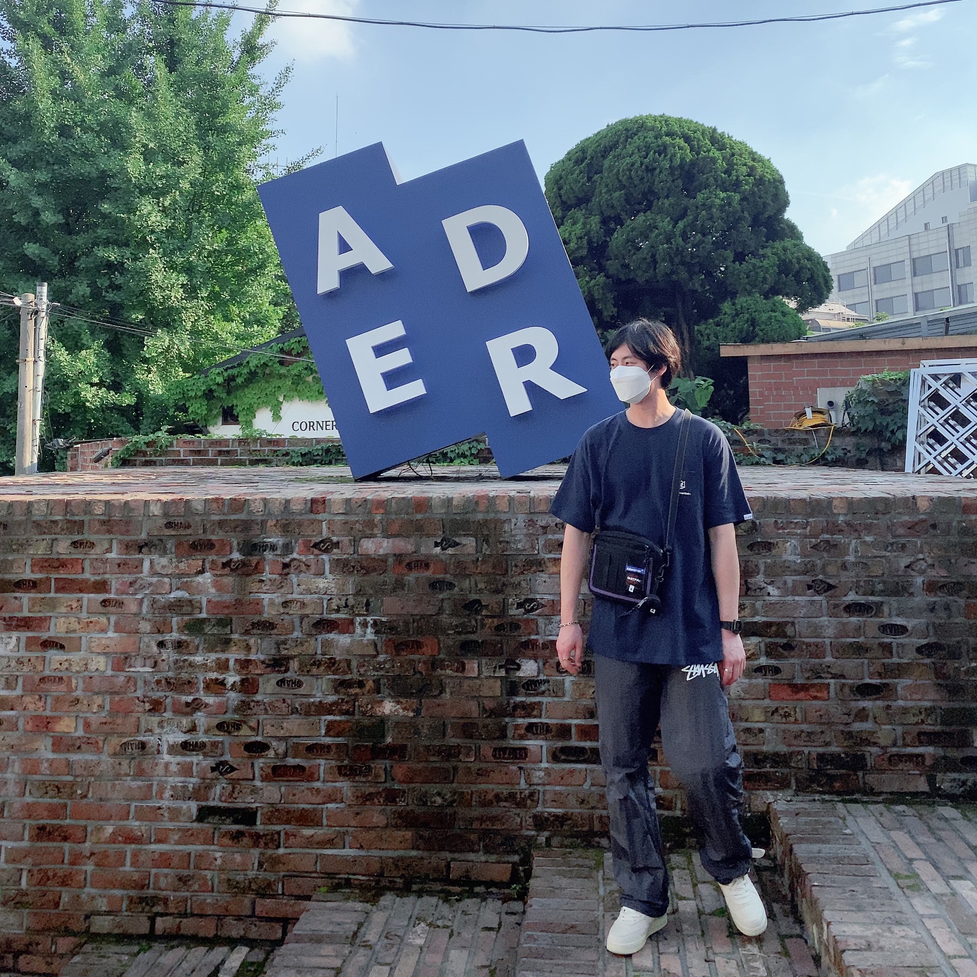 Ader Error x Eastpak CrossBody Bag Black, Nike x Stussy Beach Pants Off Noir 착용 스타일 - 1