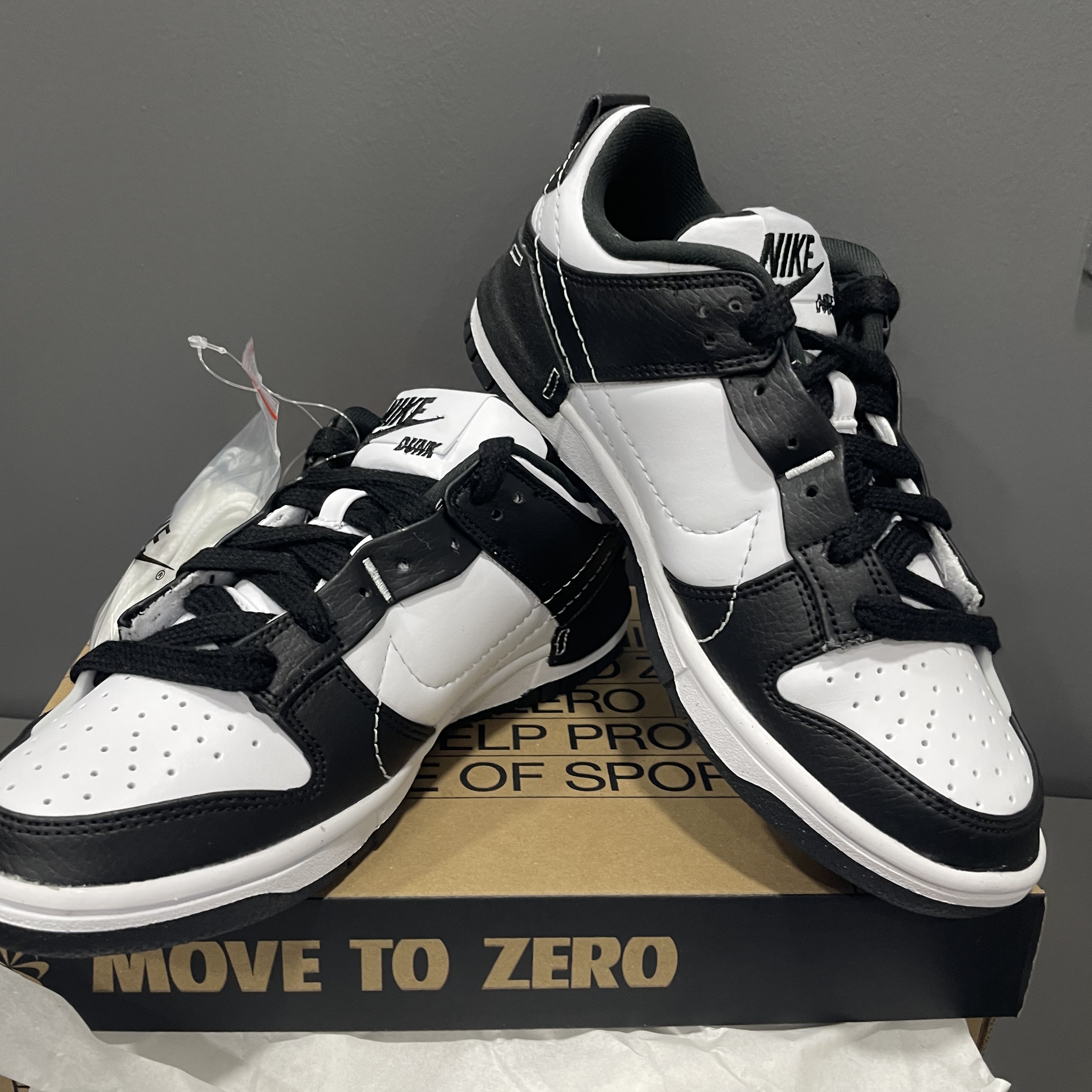 (W) Nike Dunk Low Disrupt 2 Black White 착용 스타일 - 1