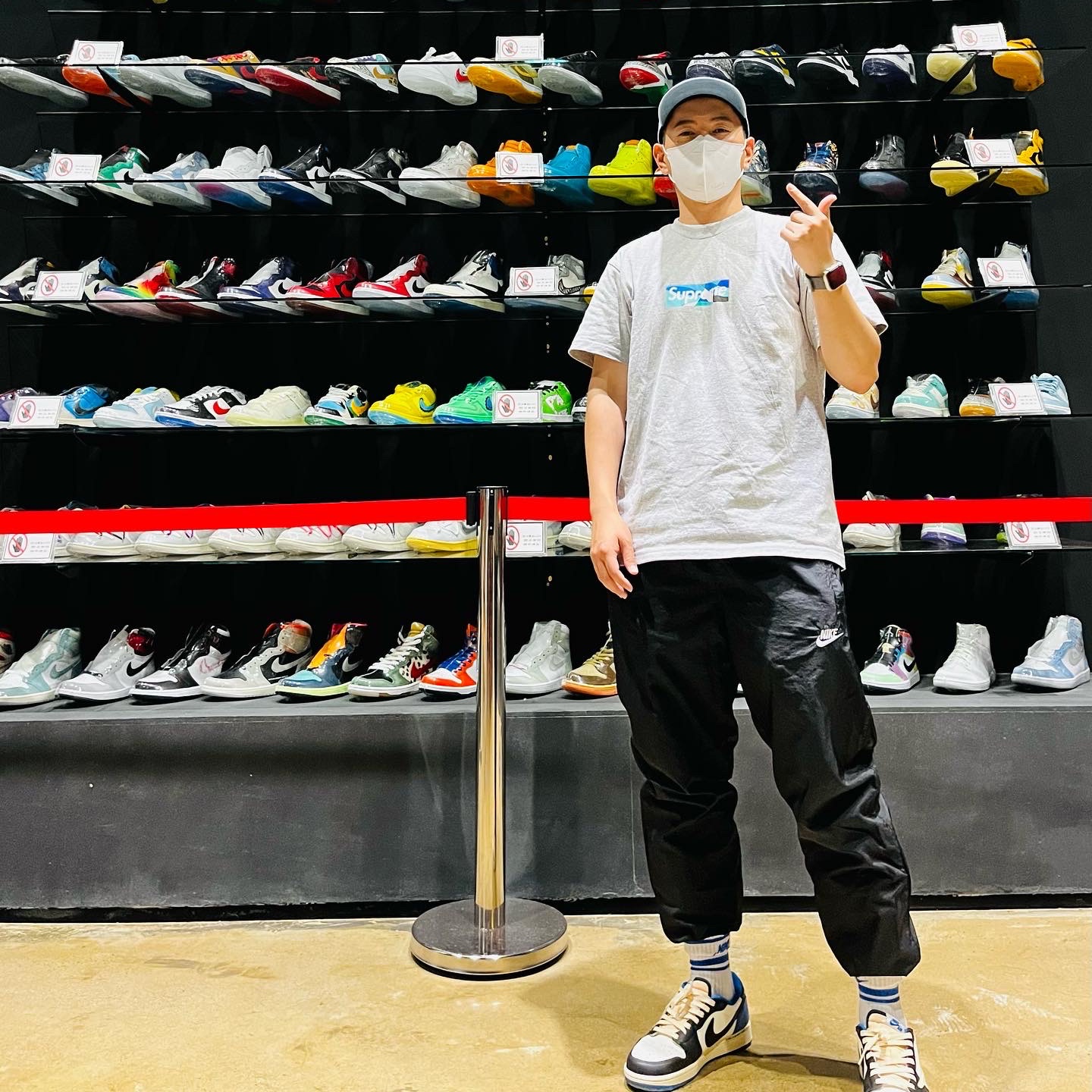 Supreme x Emilio Pucci Box Logo T-Shirt Heather Grey Blue - 21SS, Jordan 1 x Travis Scott x Fragment Retro Low OG SP Military Blue 착용 스타일
