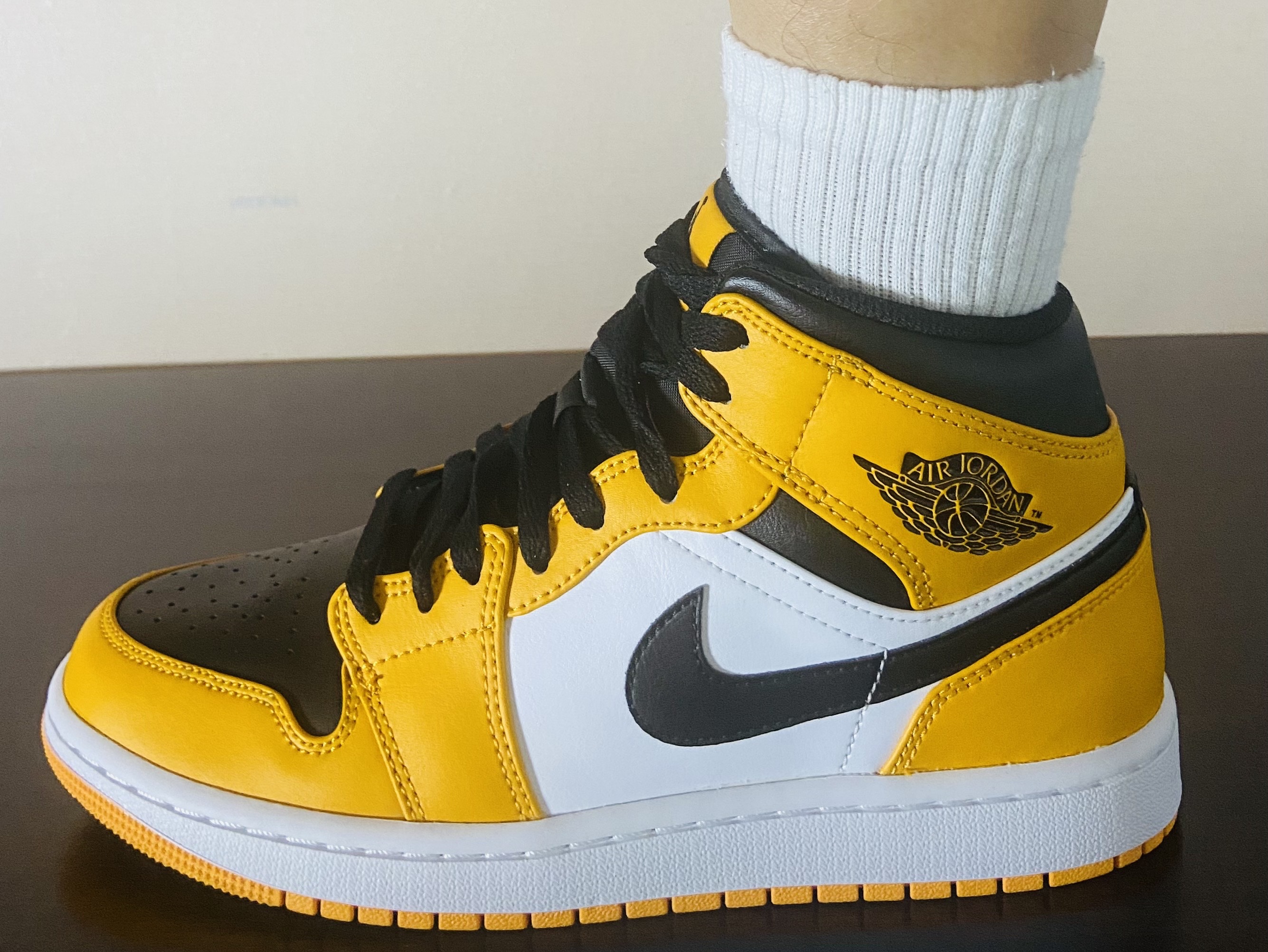 Jordan 1 Mid Taxi 착용 스타일