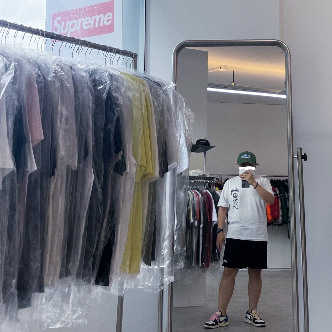 Jordan 1 x Travis Scott x Fragment Retro Low OG SP Military Blue, Nike x Stussy NRG RA T-Shirt Summit White (DM4942-121) 착용 스타일