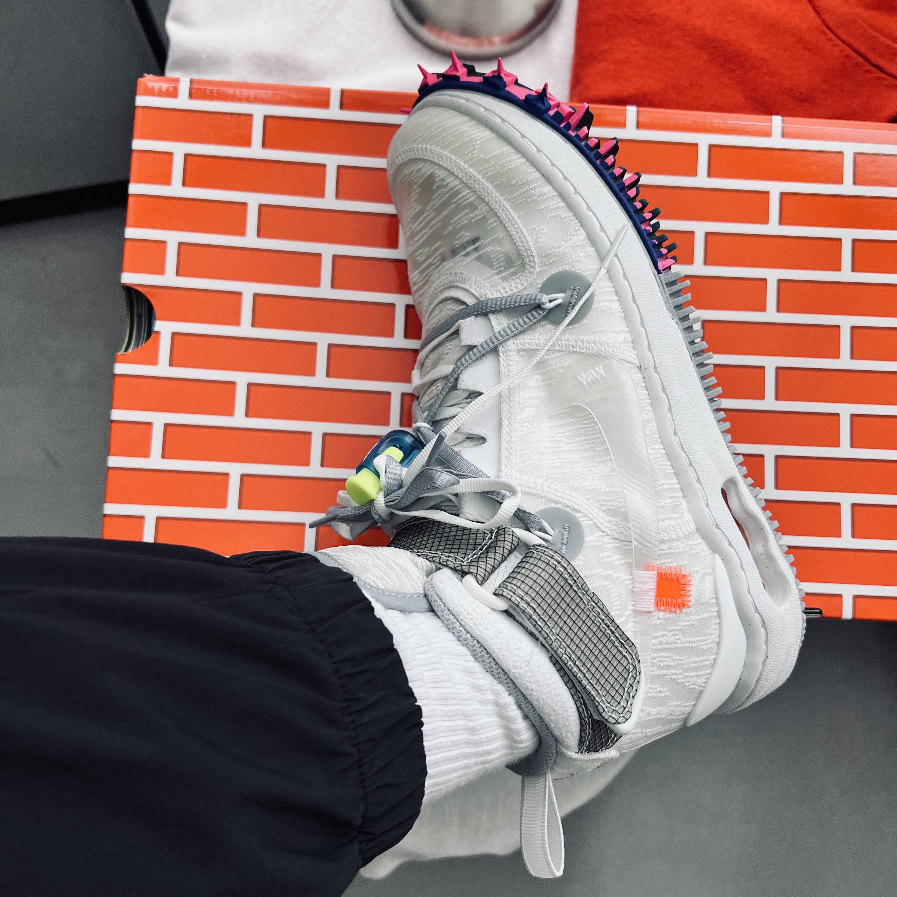 Nike x Off-White Air Force 1 Mid SP White 착용 스타일