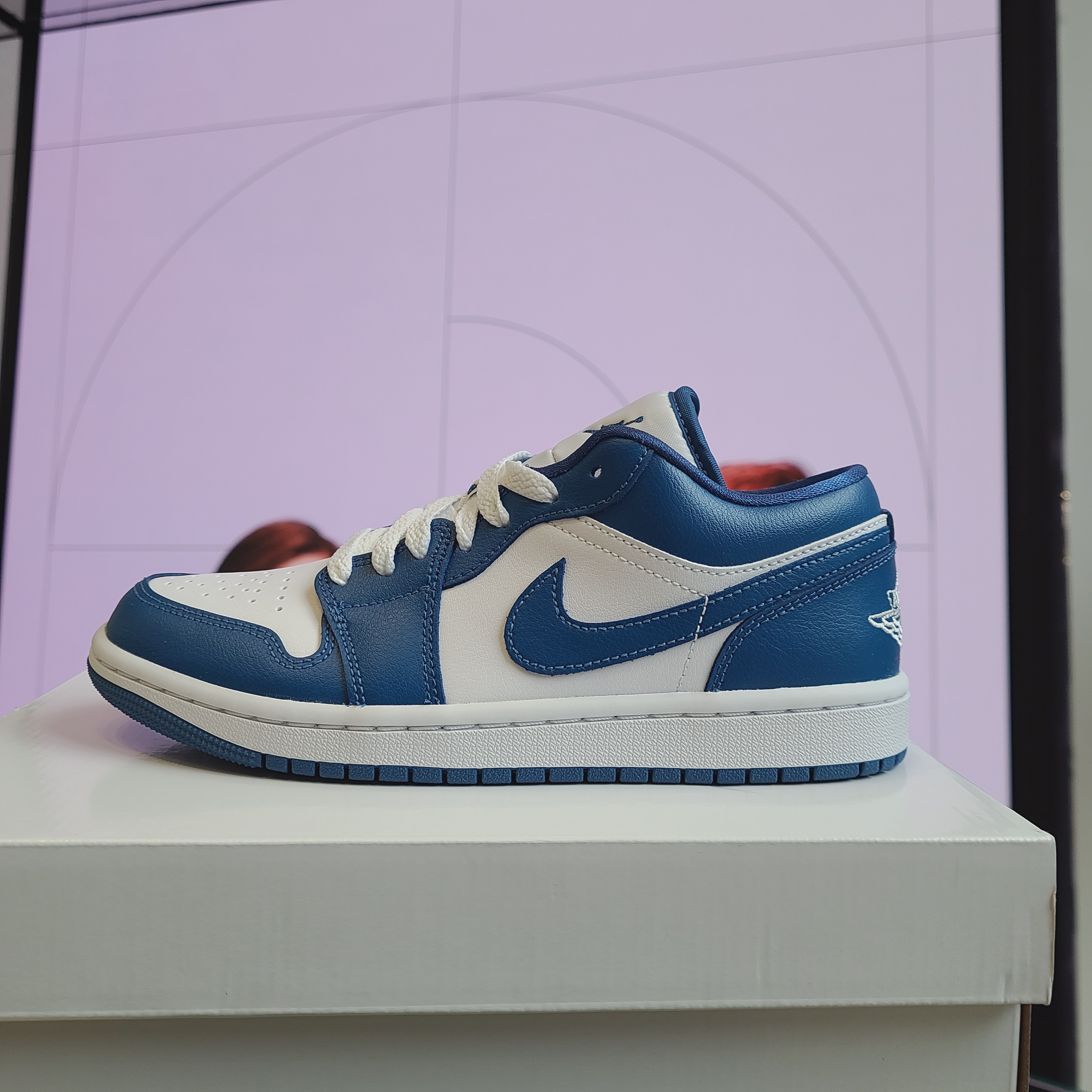 Jordan 1 Low Pollen, (W) Jordan 1 Low White Dark Marina Blue 착용 스타일 - 3