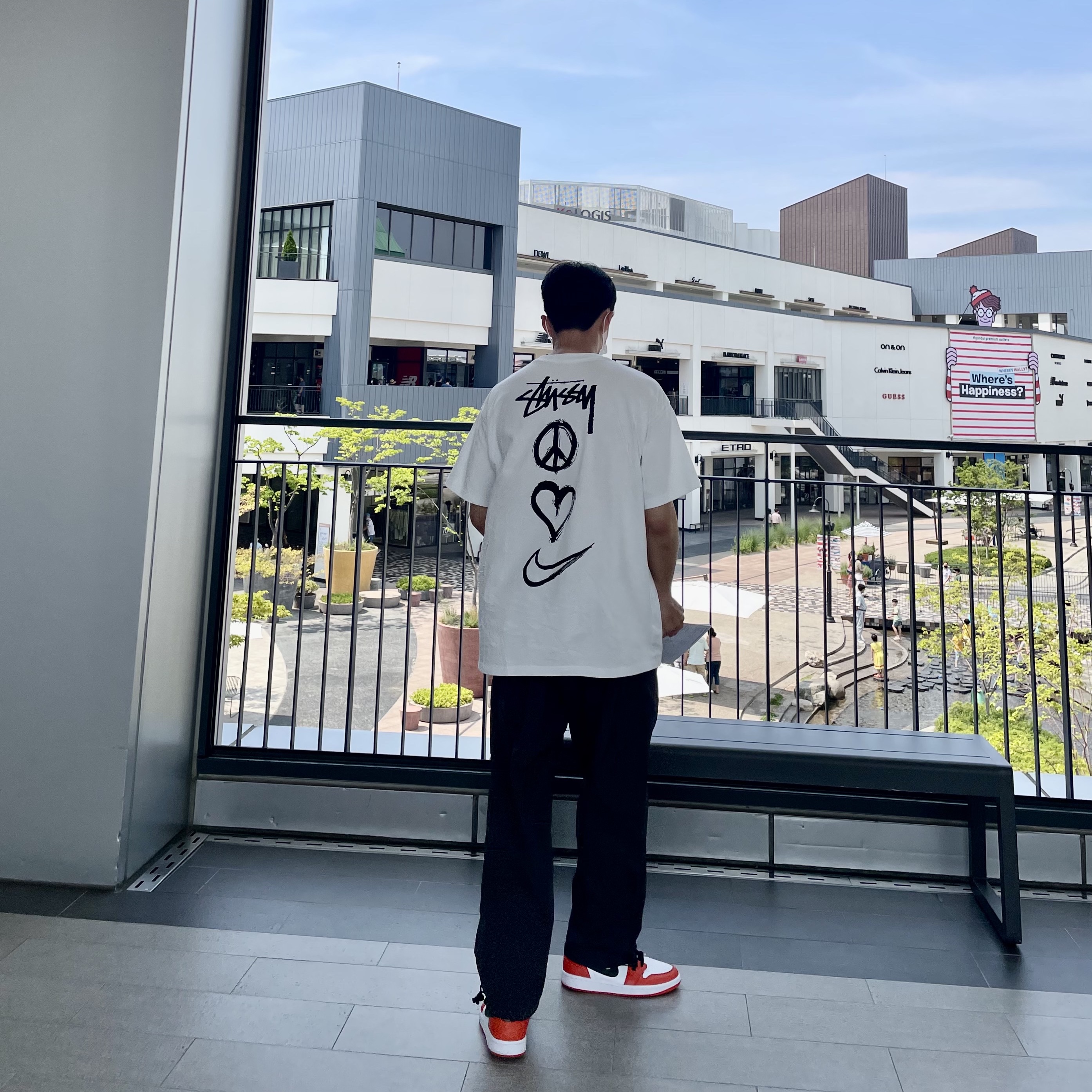 Nike x Stussy NRG RA T-Shirt Summit White (DM4942-121), Nike x Stussy NRG RA T-Shirt Summit White (DM4943-121) 착용 스타일 - 1