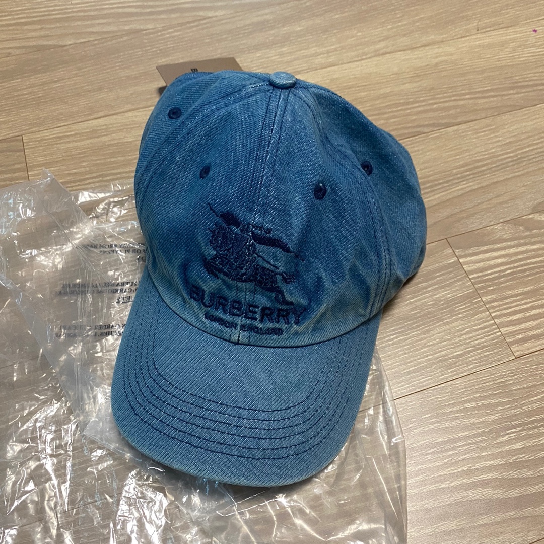 Supreme x Burberry Denim 6-Panel Washed Blue - 22SS 착용 스타일