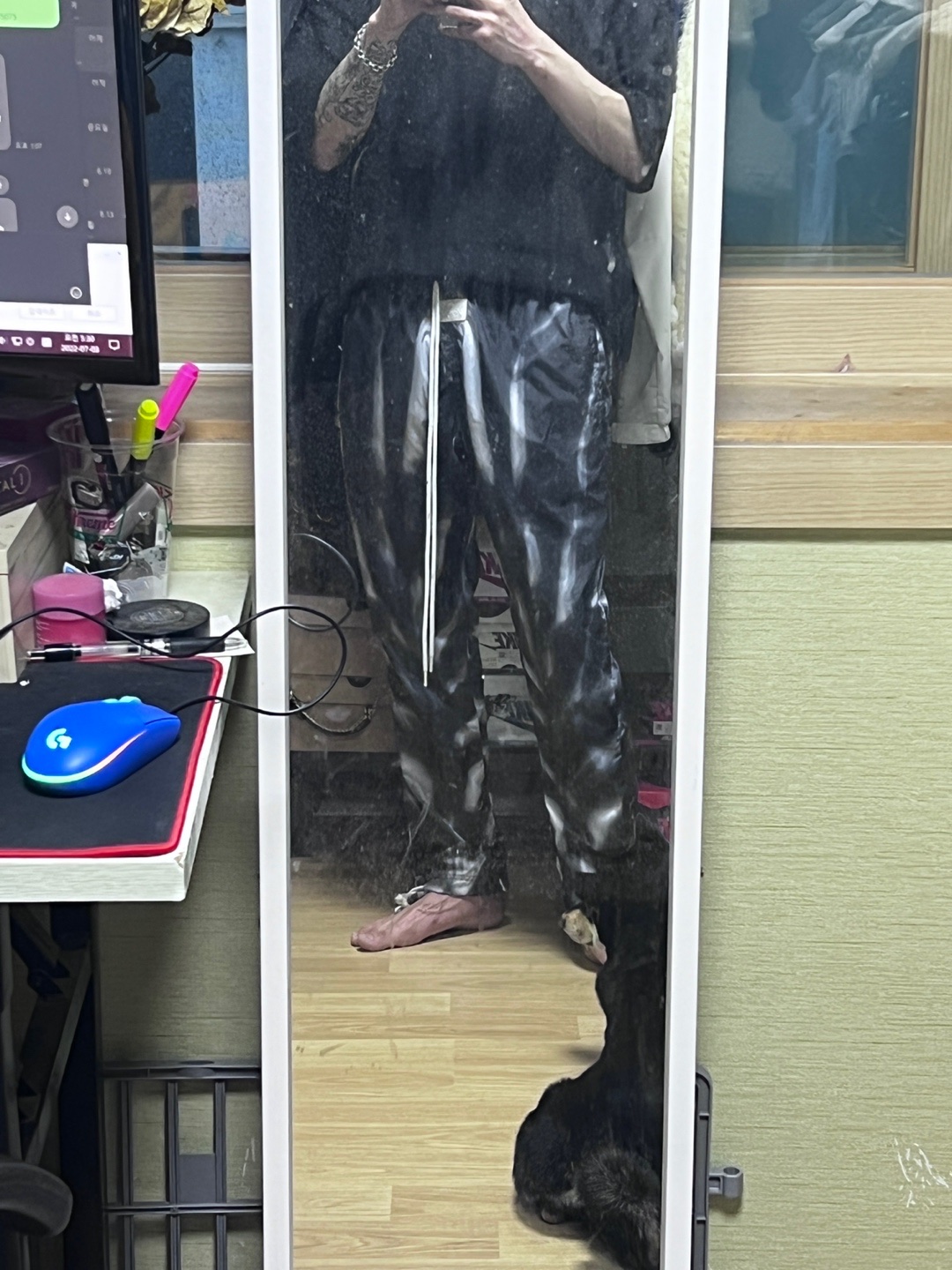 Nike x Fear of God AOP Pants Black 착용 스타일 - 2