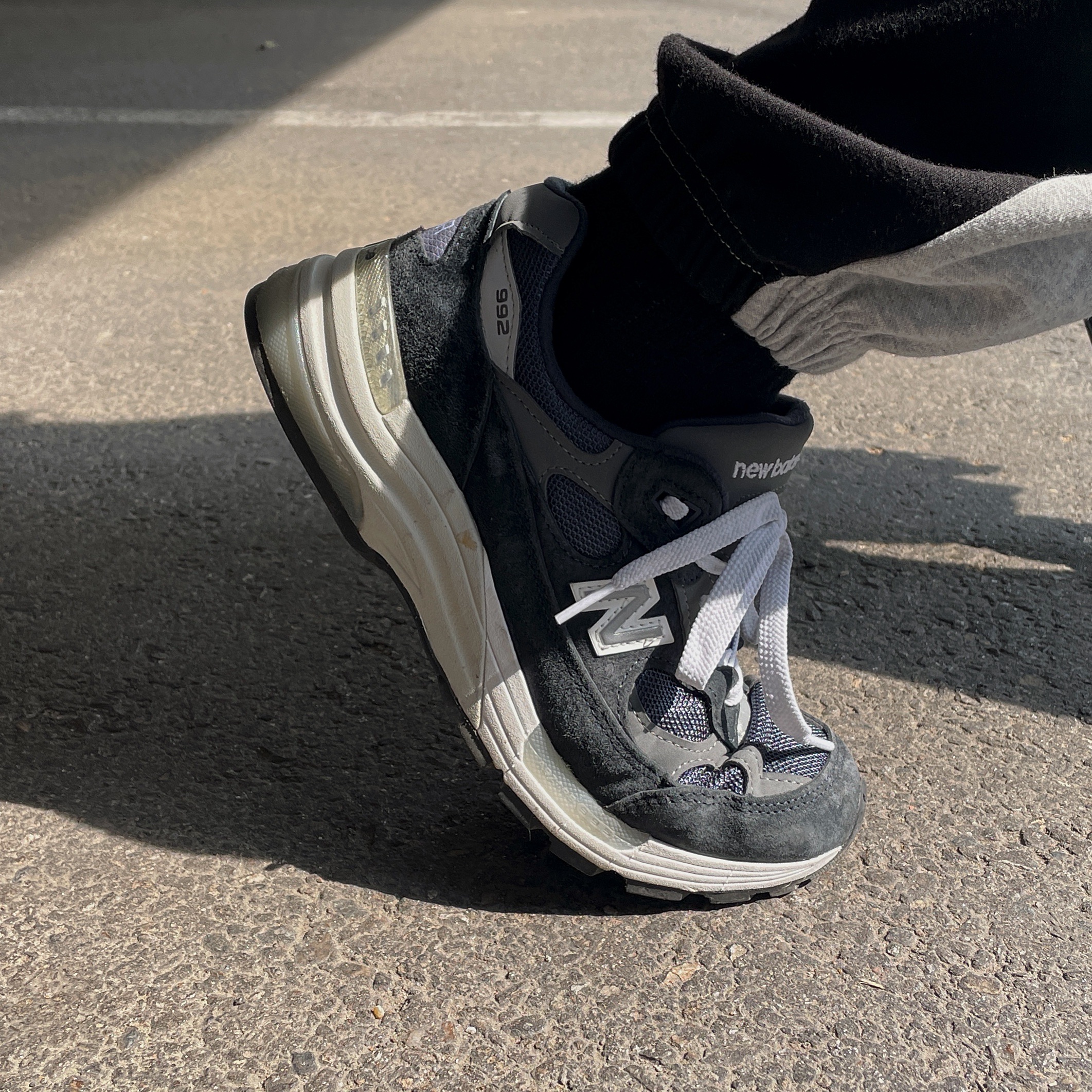 New Balance 992 Made in USA Navy 착용 스타일