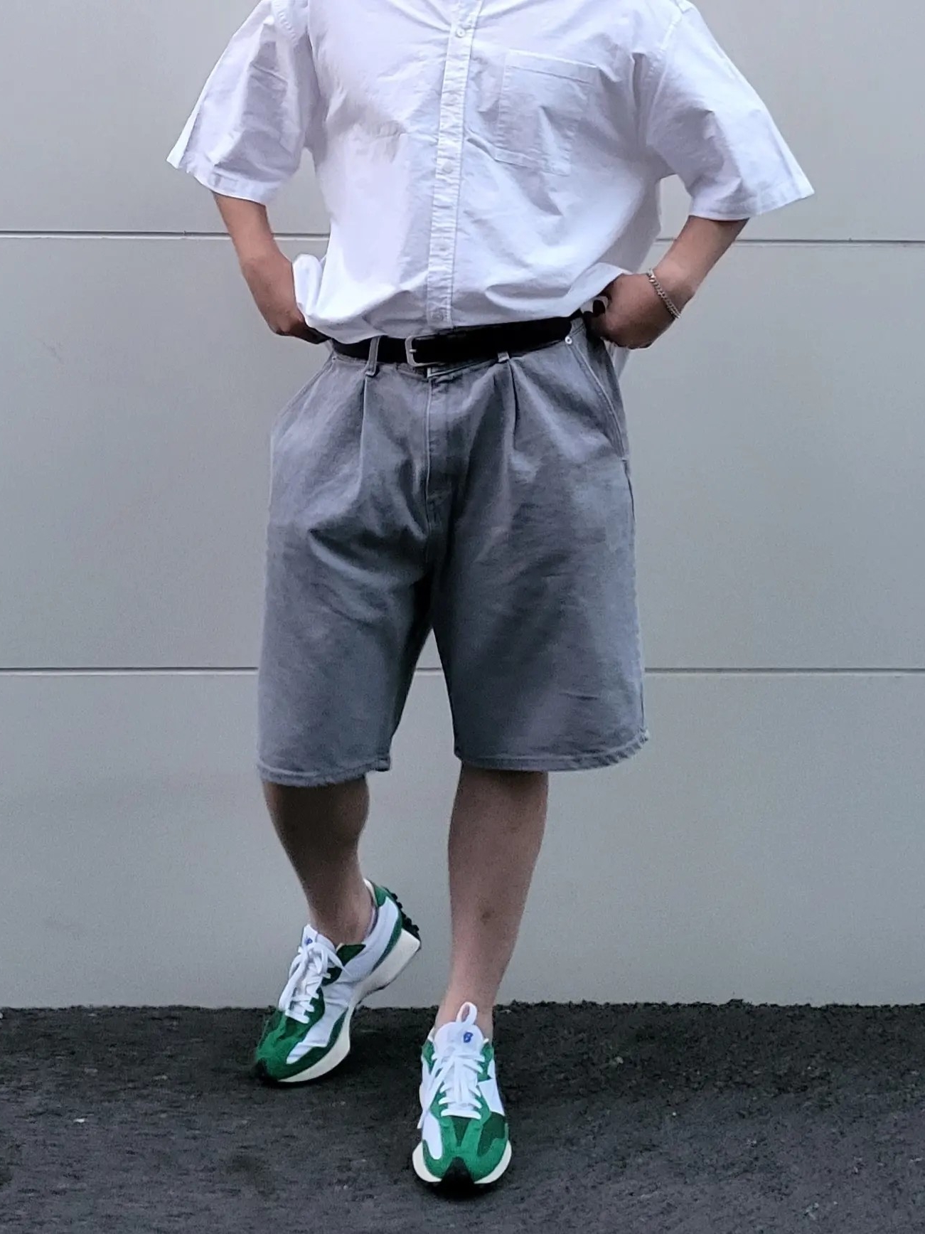 New Balance 327 Varsity Green 착용 스타일 - 1