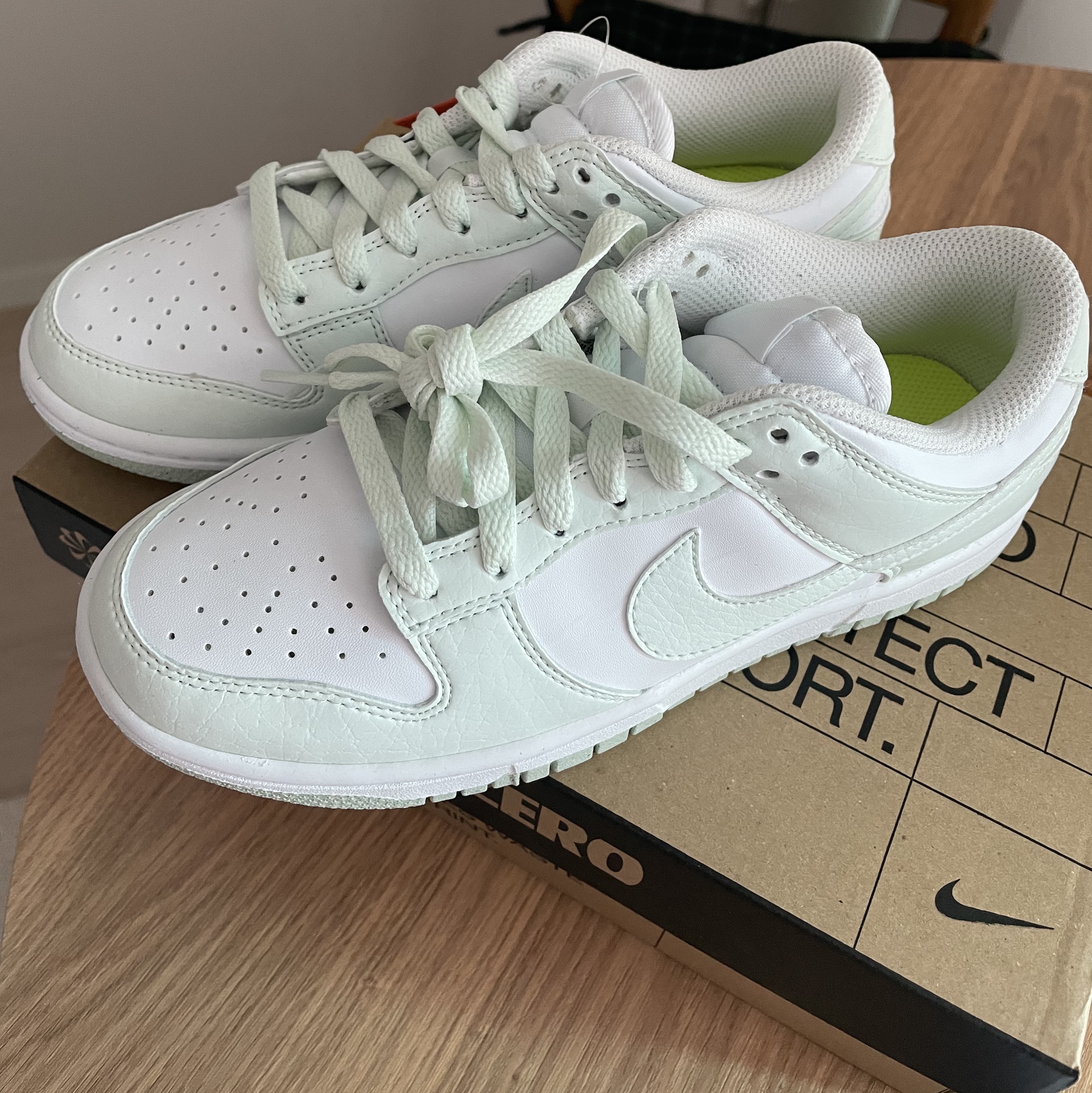 (W) Nike Dunk Low Next Nature Barely Green and White 착용 스타일