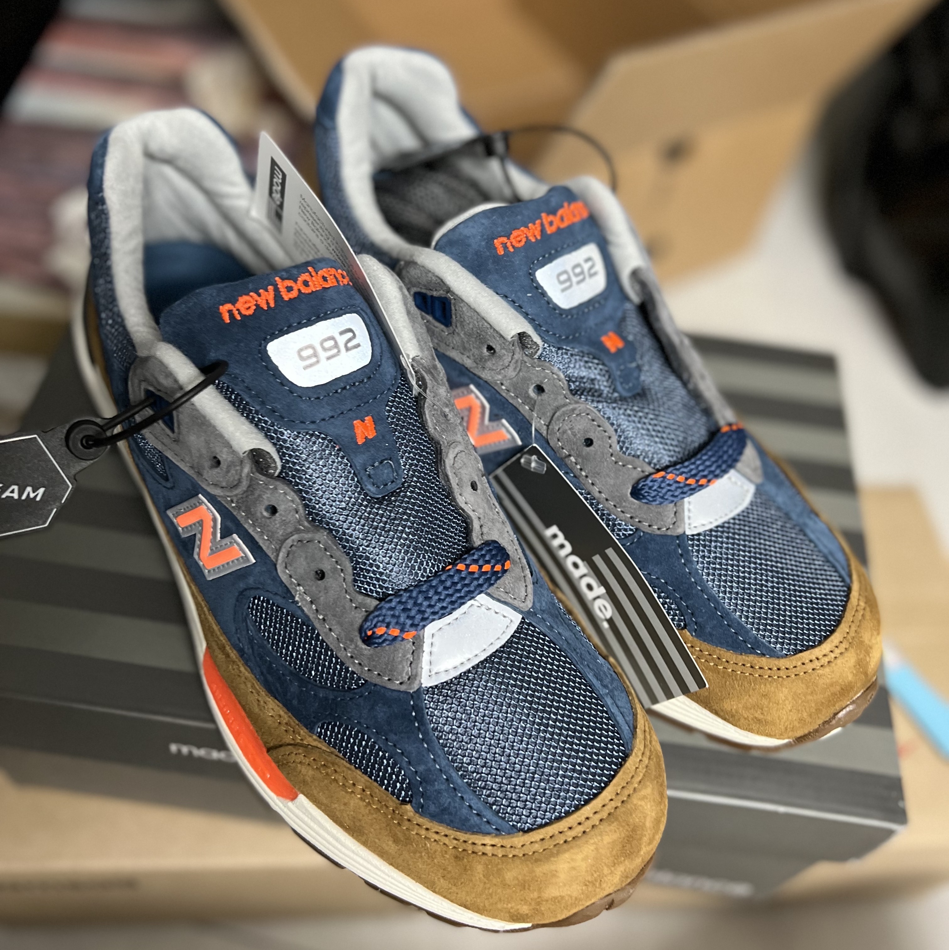 New Balance x J.Crew 992 Made in USA New York 착용 스타일 - 1