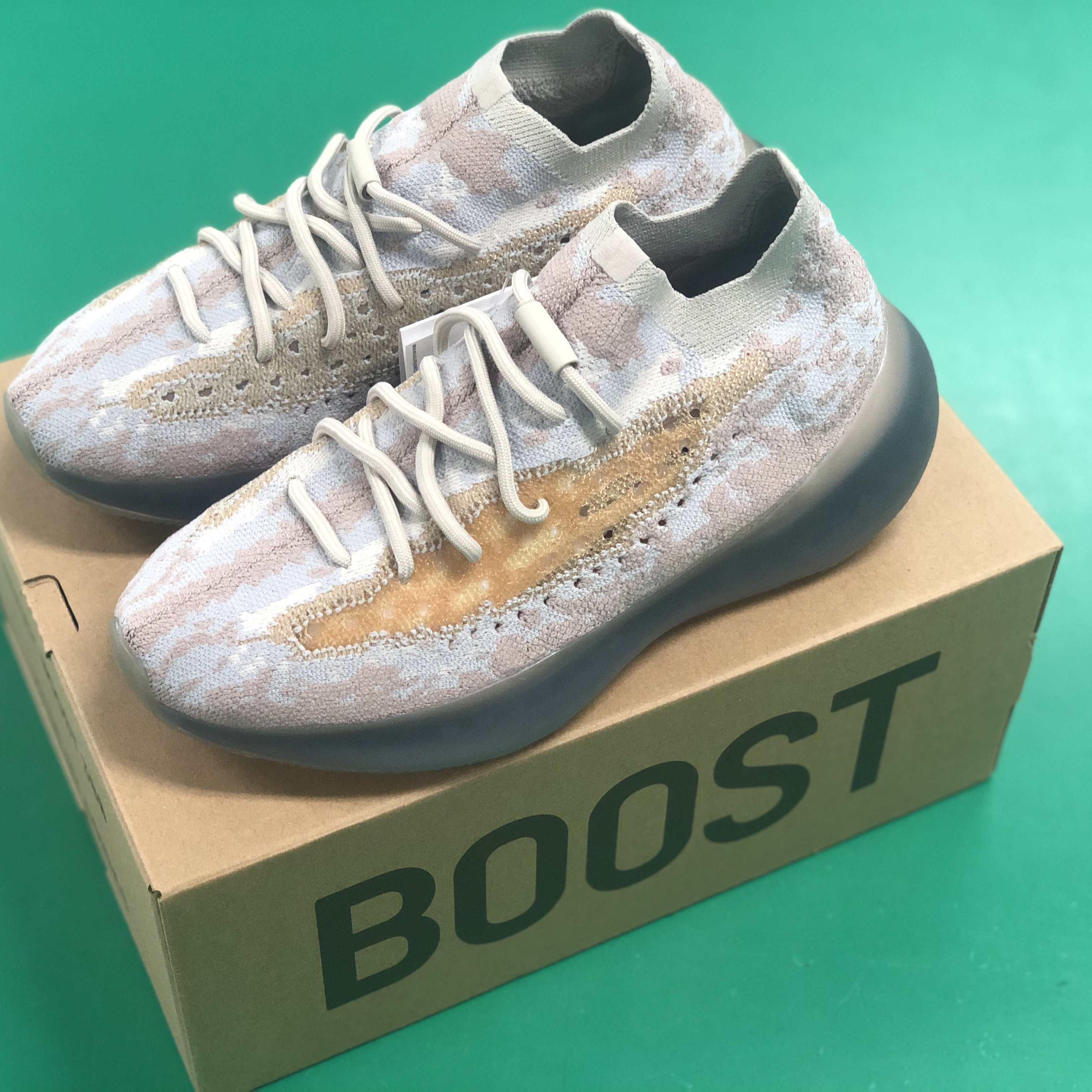 Adidas Yeezy Boost 380 Pepper - Non-Reflective 착용 스타일