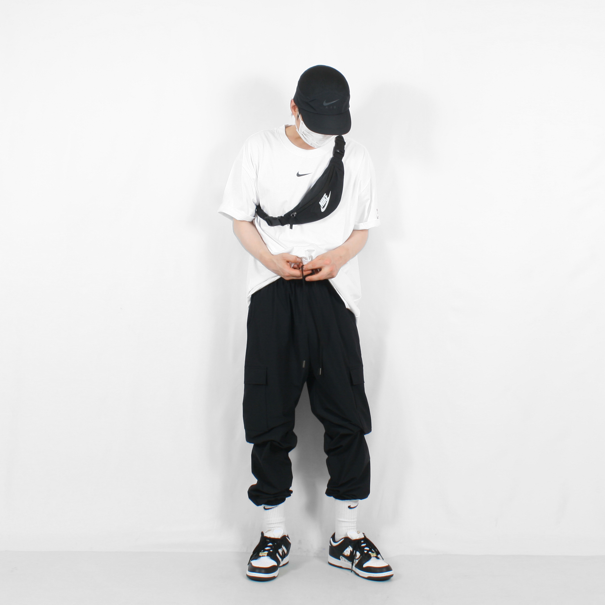 Nike x Supreme SB Dunk Low Black 착용 스타일 - 2