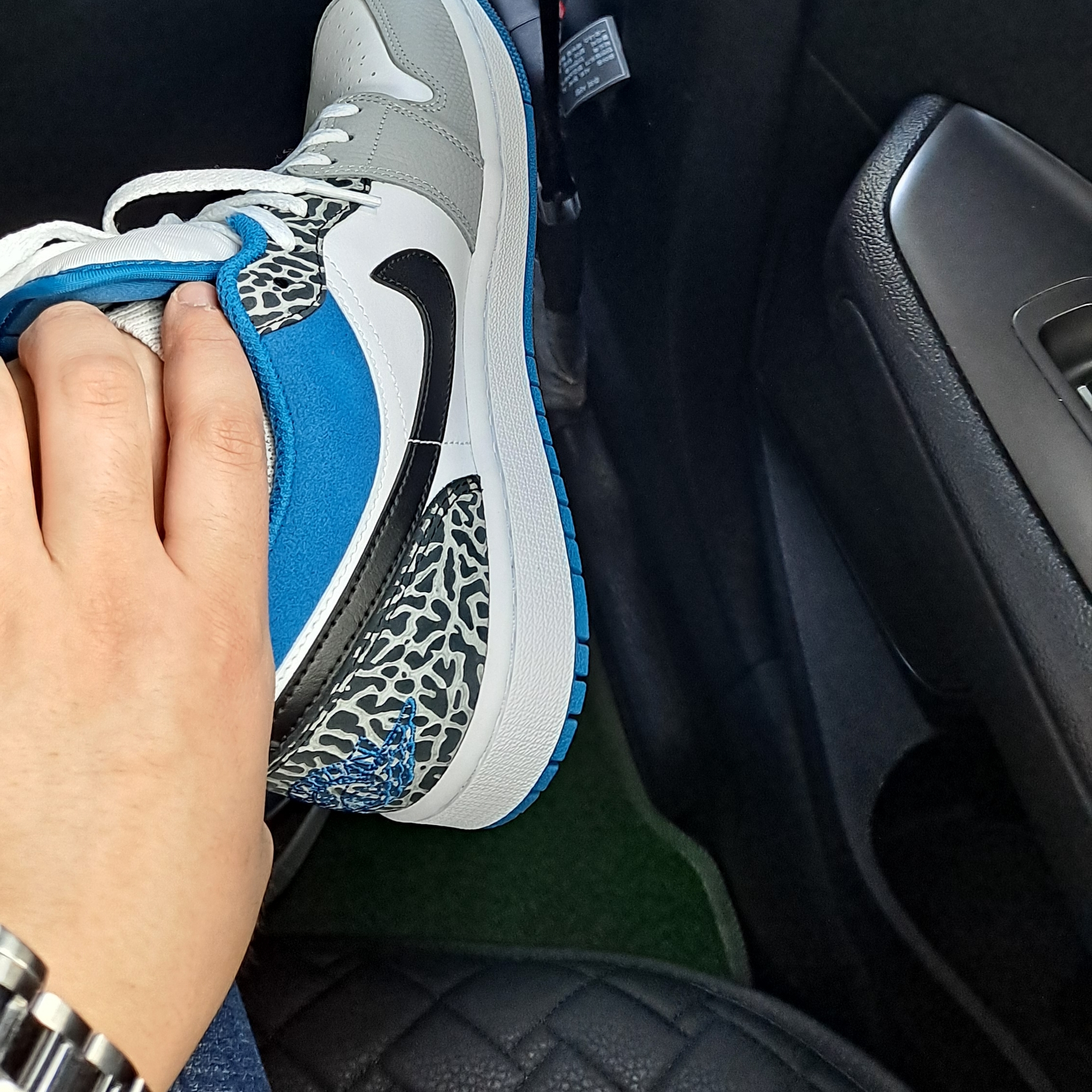 Jordan 1 Low SE White Cement Grey Blue 착용 스타일