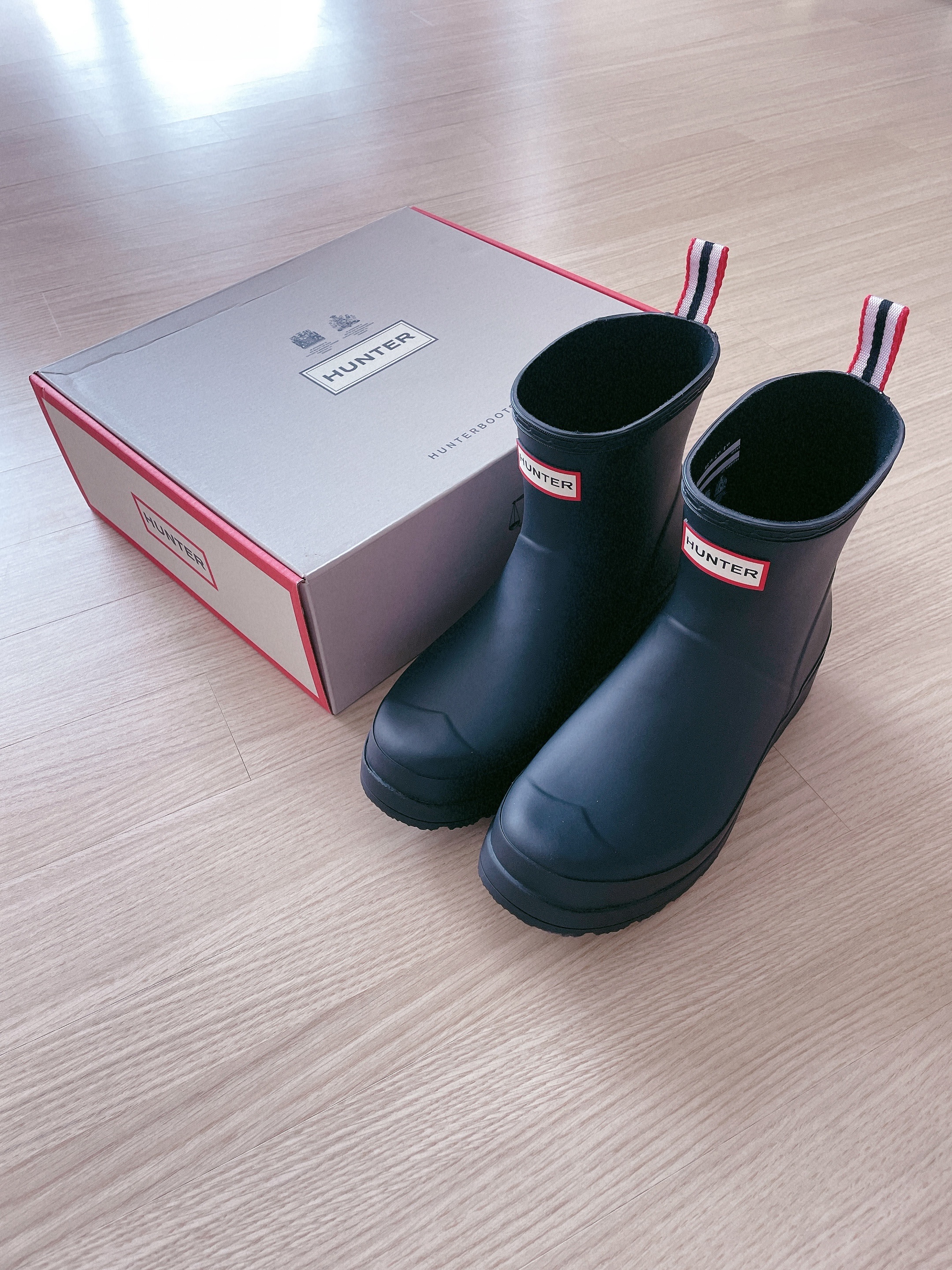(W) Hunter Play Short Rain Boots Black 착용 스타일 - 2
