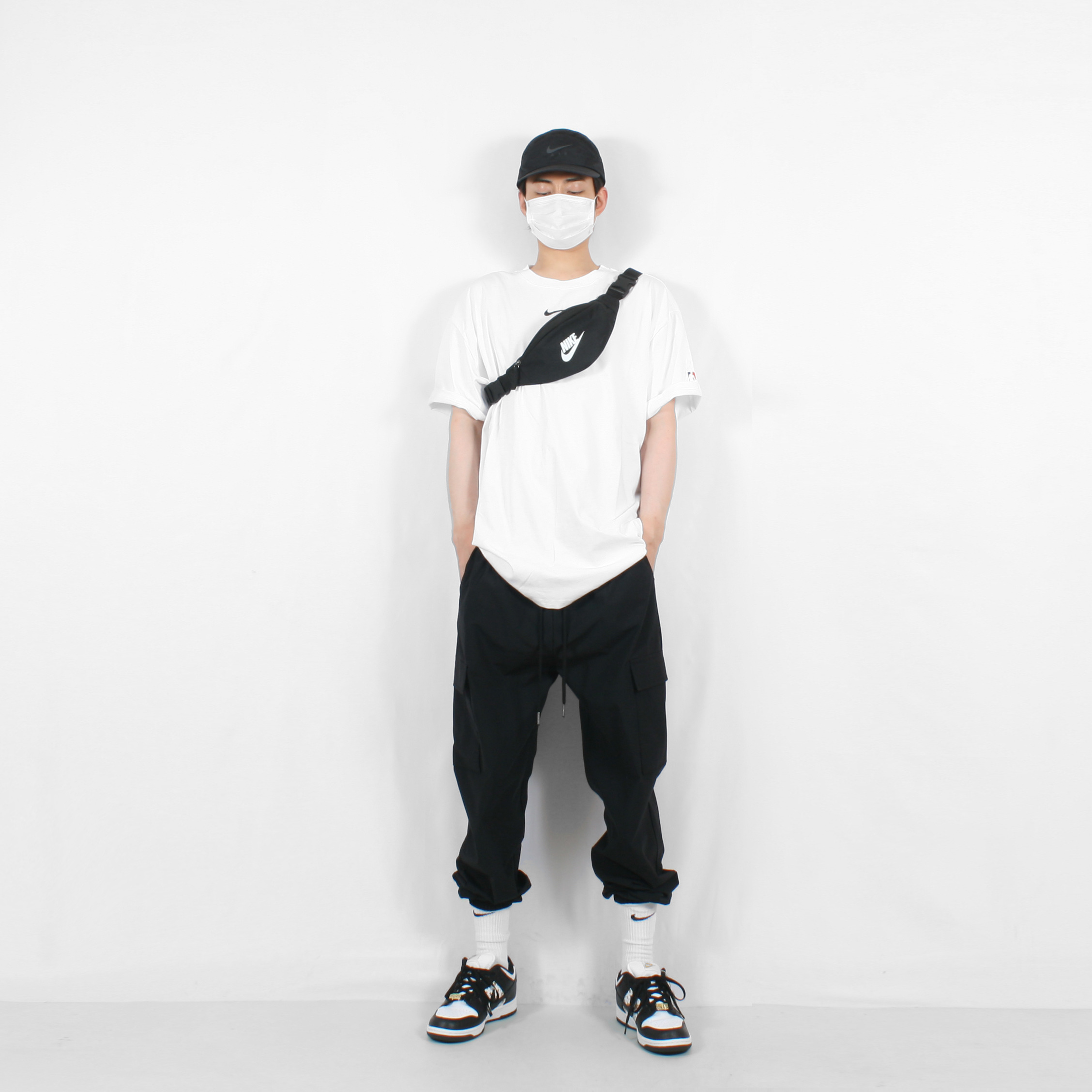 Nike x Supreme SB Dunk Low Black 착용 스타일 - 1